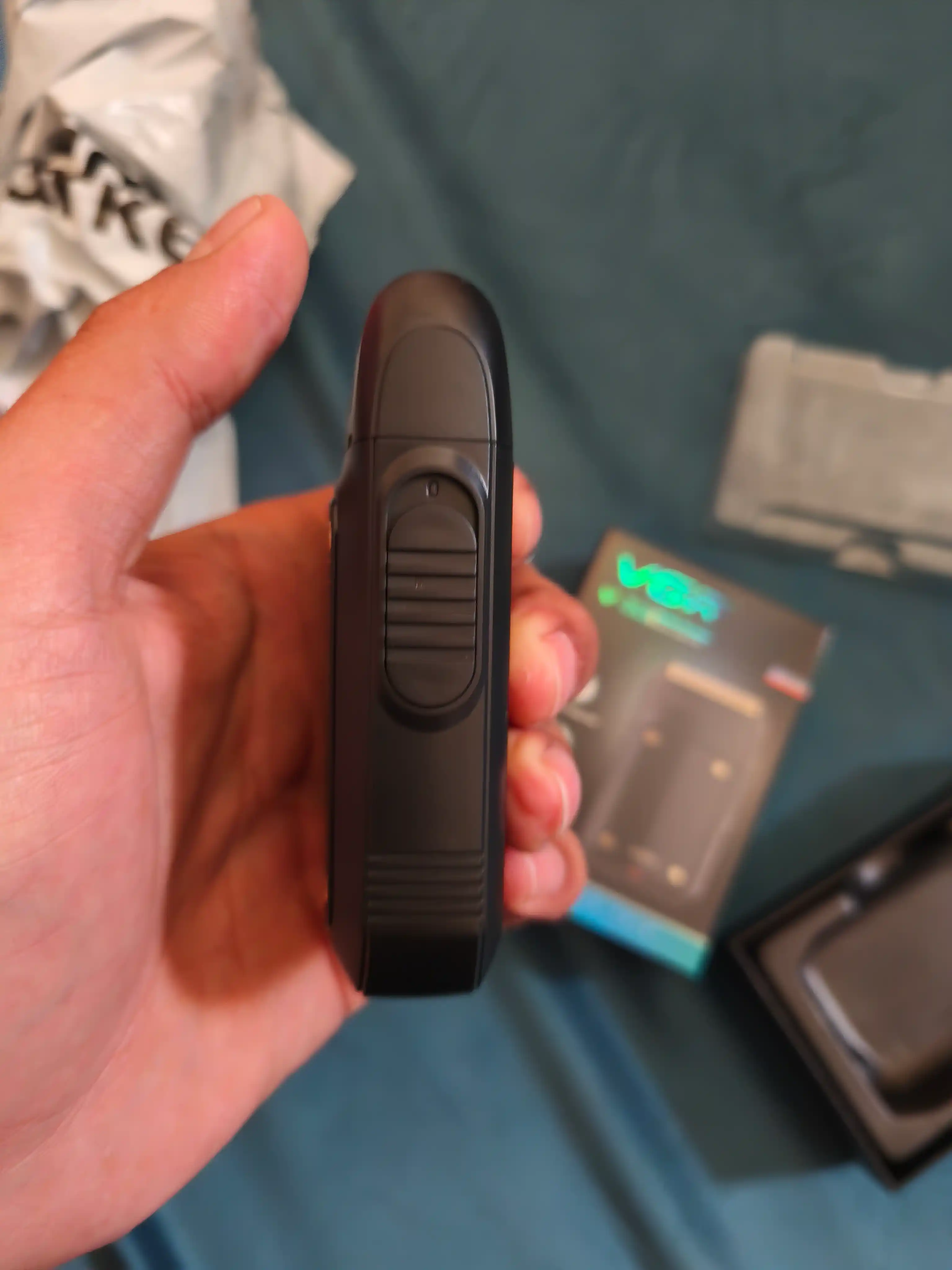 VGR V-353 elektr ustara, o‘rnatilgan trimmer bilan, simsiz portativ sheyver