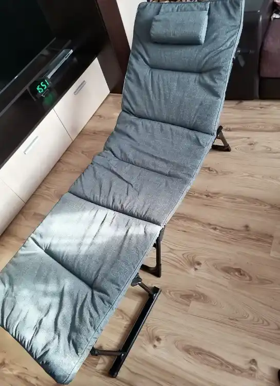Kreslo va yig'ma karavot ikkita birida