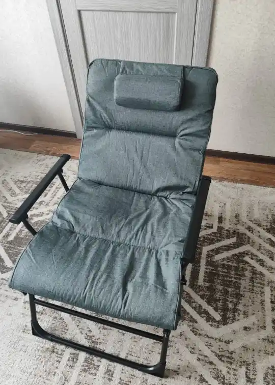 Kreslo va yig'ma karavot ikkita birida