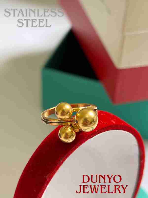 Silikon katta yalangoch kokraklar Katta sik yaqin