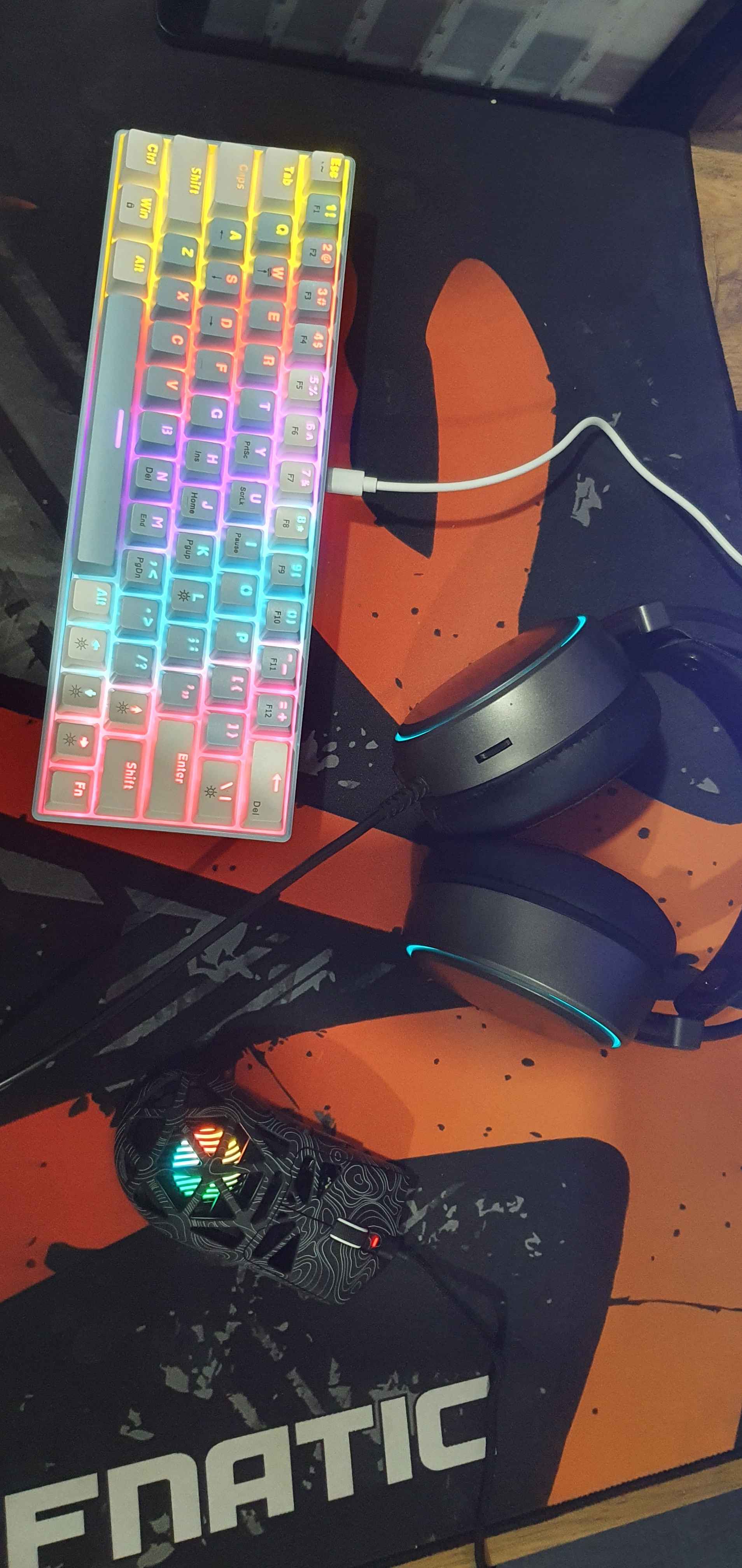 Zifrind Rgb mexanik o‘yin klaviaturasi, 98 ta o‘yin tugmasi va multimedia bilan yoritilgan