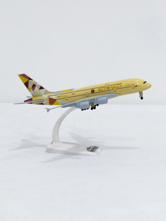 Модель самолёта Airbus A380, Etihad Airways, 20 см, металл+пластик, шасси есть