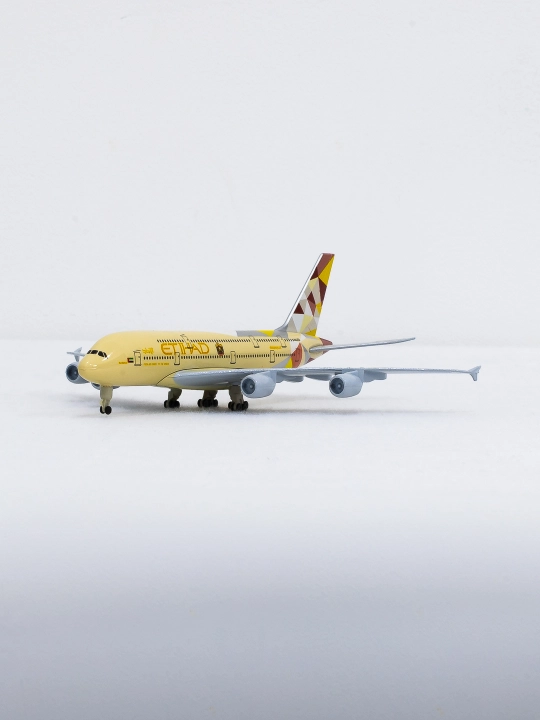 Модель самолёта Airbus A380, Etihad Airways, 20 см, металл+пластик, шасси есть