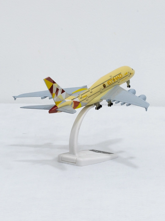 Модель самолёта Airbus A380, Etihad Airways, 20 см, металл+пластик, шасси есть