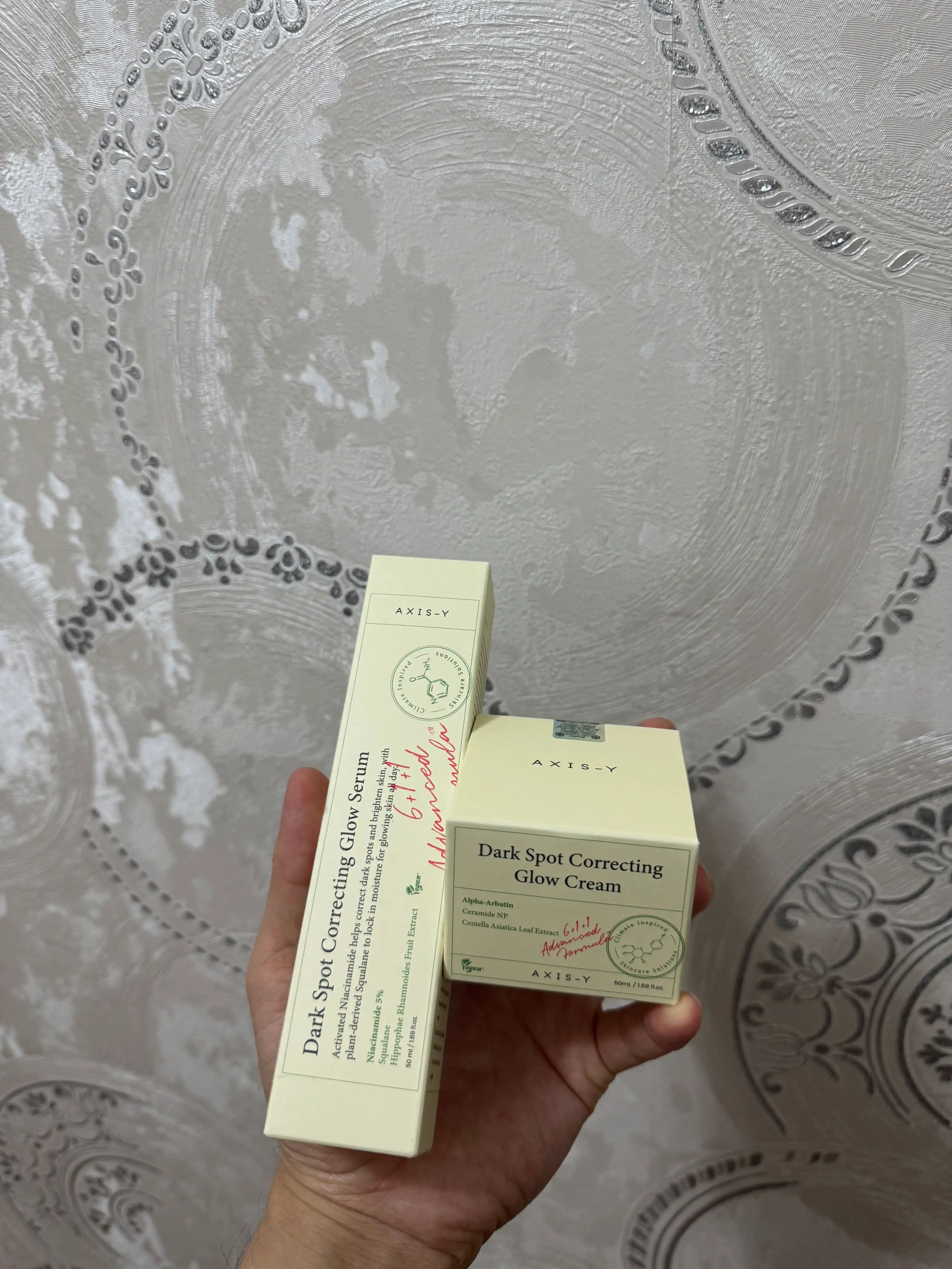 Осветляющий крем для лица Dark Spot Correcting Glow Cream AXIS-Y