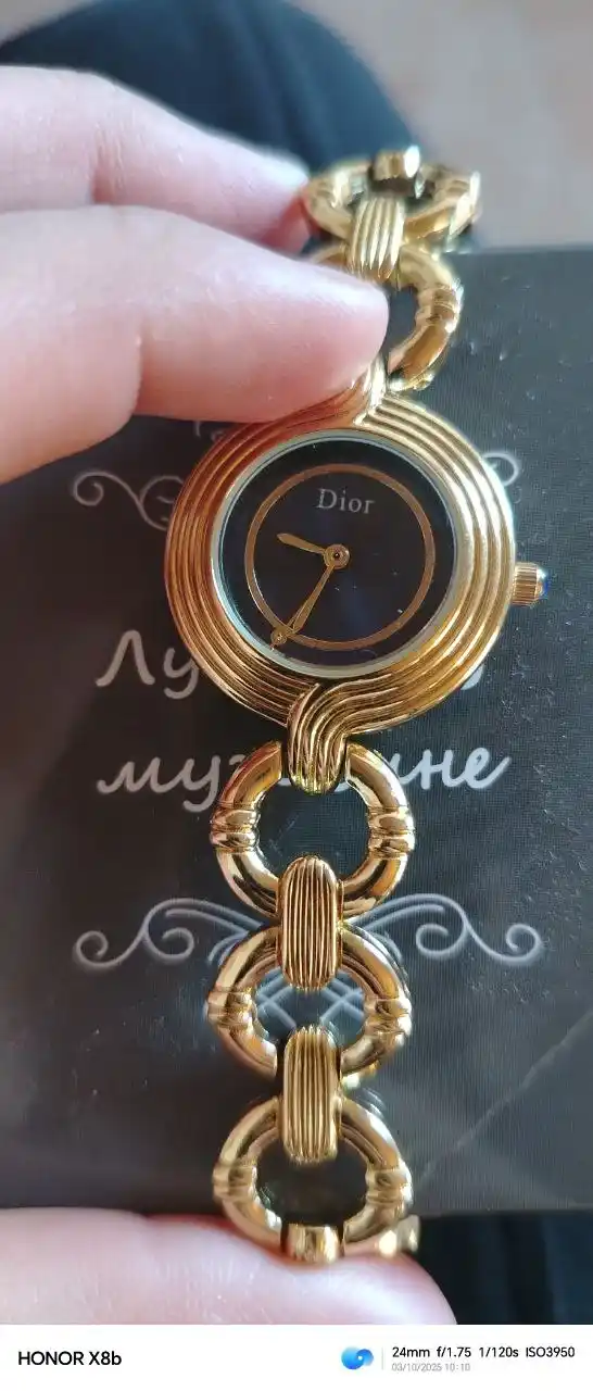 Ayollar qo'l soati, har qanday uslubga mos tushadigan