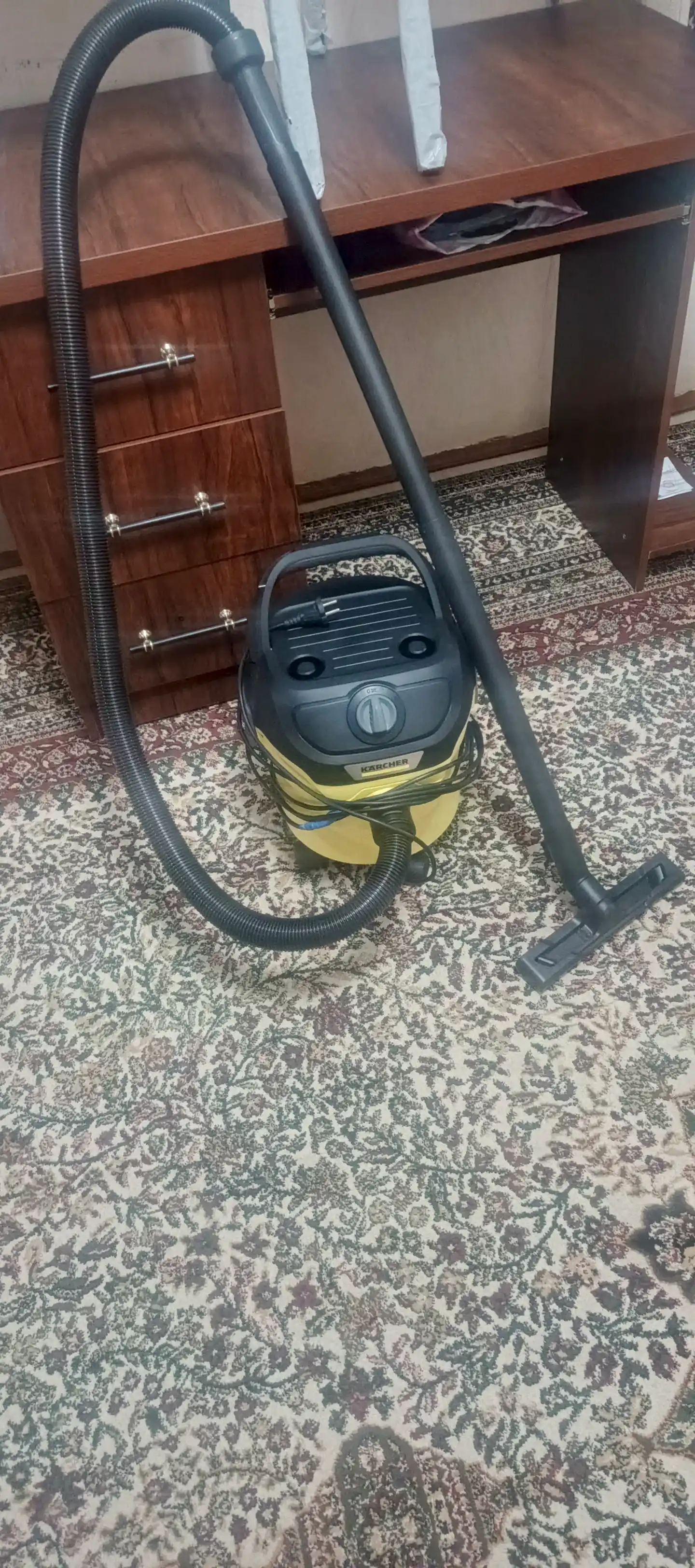 Karcher KWD 1 W V-12/2/18 1.628-401.0 – quruq va ho'l tozalash uchun maishiy changyutgich