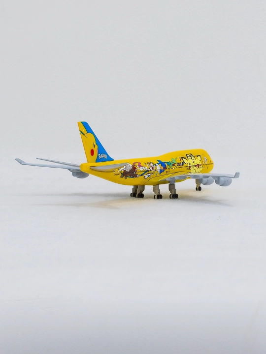 Модель самолёта Boeing 747, All Nippon Airways (ANA) Пикачу 20 см, Металл+пластик, Шасси