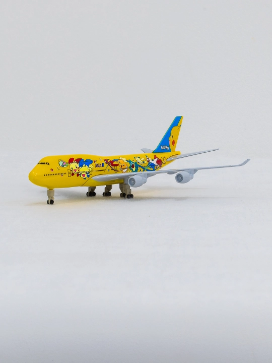 Модель самолёта Boeing 747, All Nippon Airways (ANA) Пикачу 20 см, Металл+пластик, Шасси