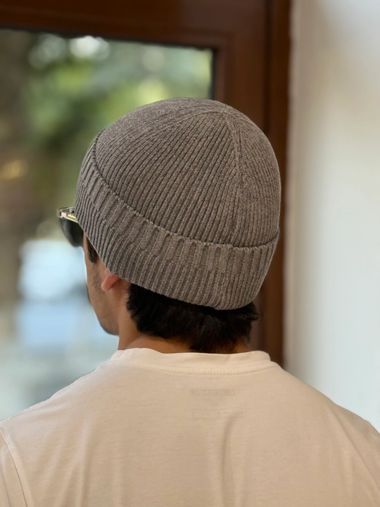 Erkaklar uchun qishki shapka — yumshoq va issiq materialdan, turli ranglarda