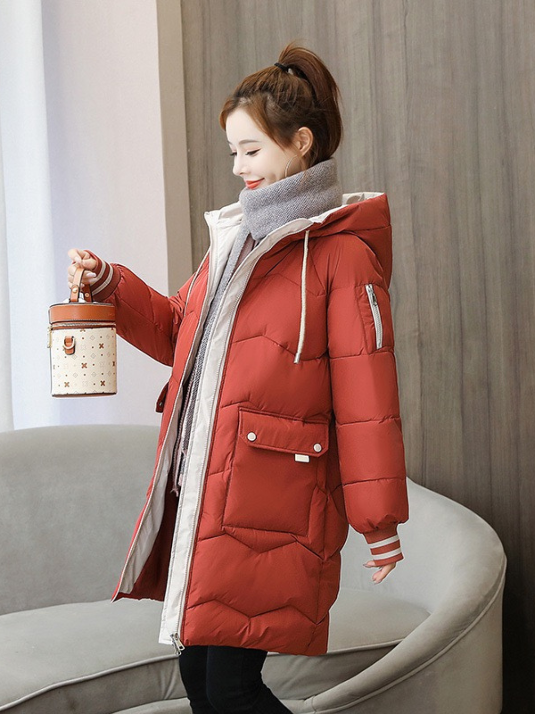 Kurtka ayollar uchun, oversize, qalin kapishoni bilan still koreyskiy kuz va qish uchun