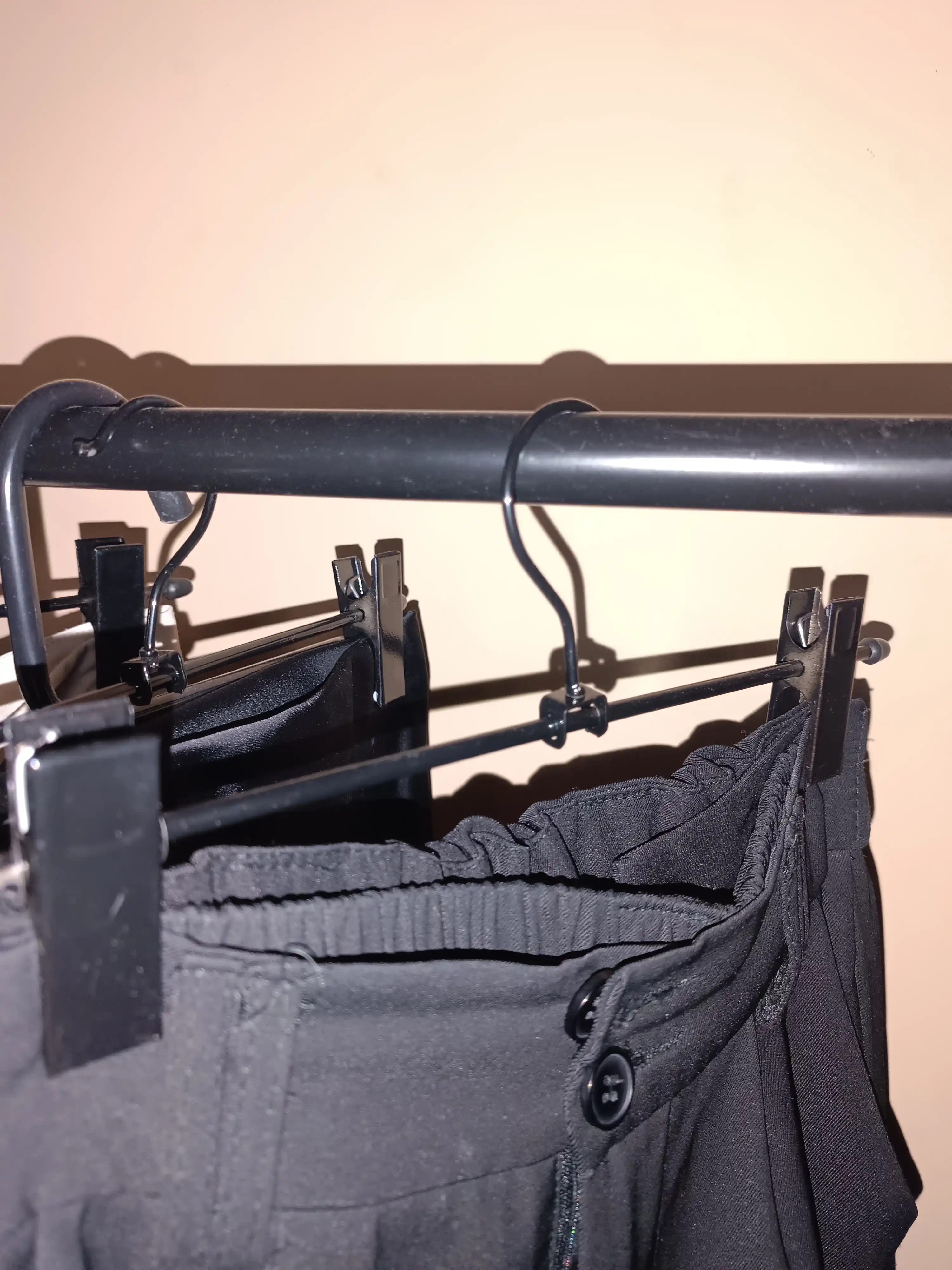 Ustki kiyim va shimlar uchun plastmassa, metall, turli rangdagi ilgichlar 1, 5, 10 dona
