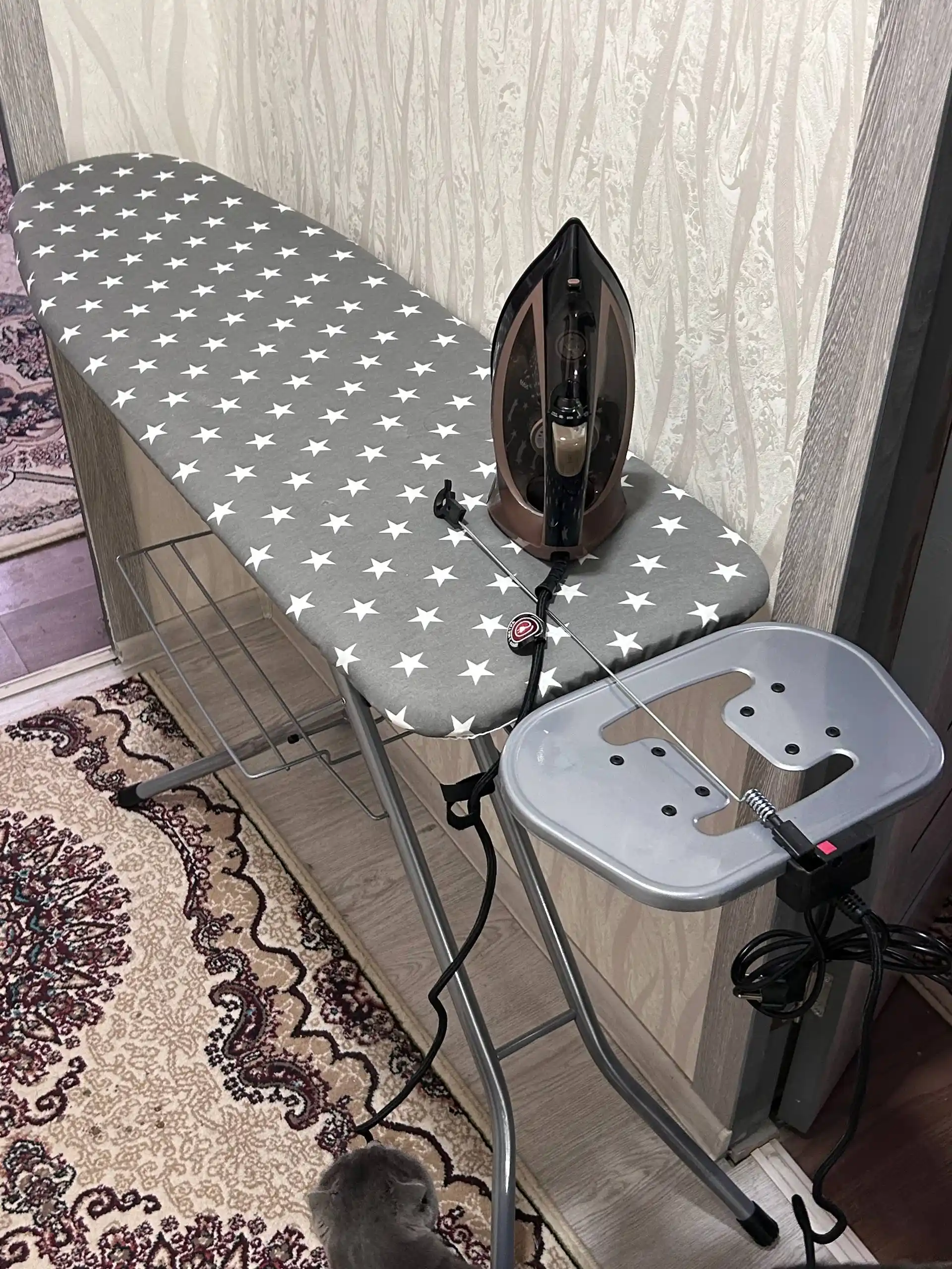 Гладильная доска Perilla Europa Capitol, с розеткой и держателем для шнура + подрукавник