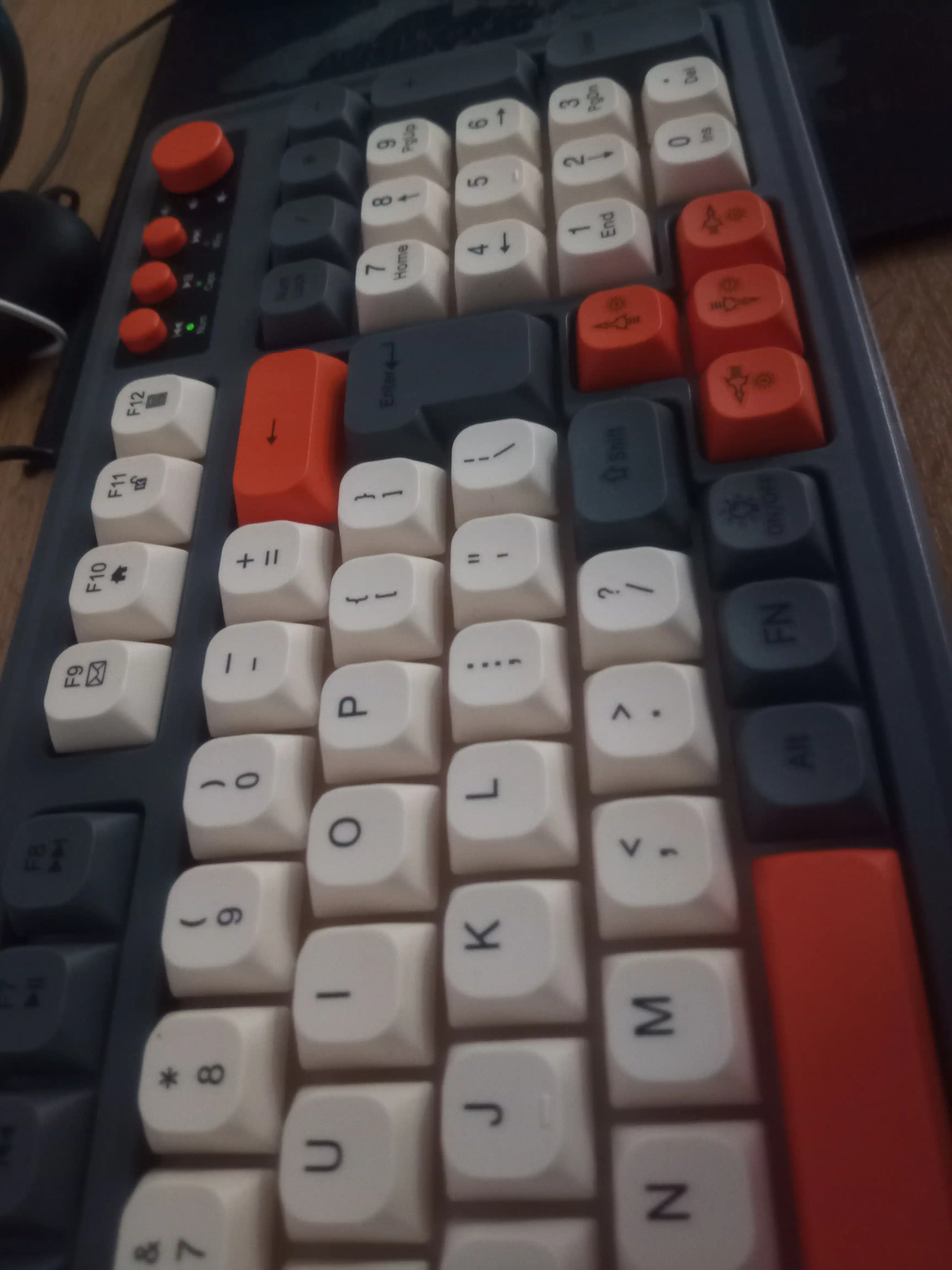 Игровая клавиатура и мышь t-Wolf k16 /t16, в черно-белом