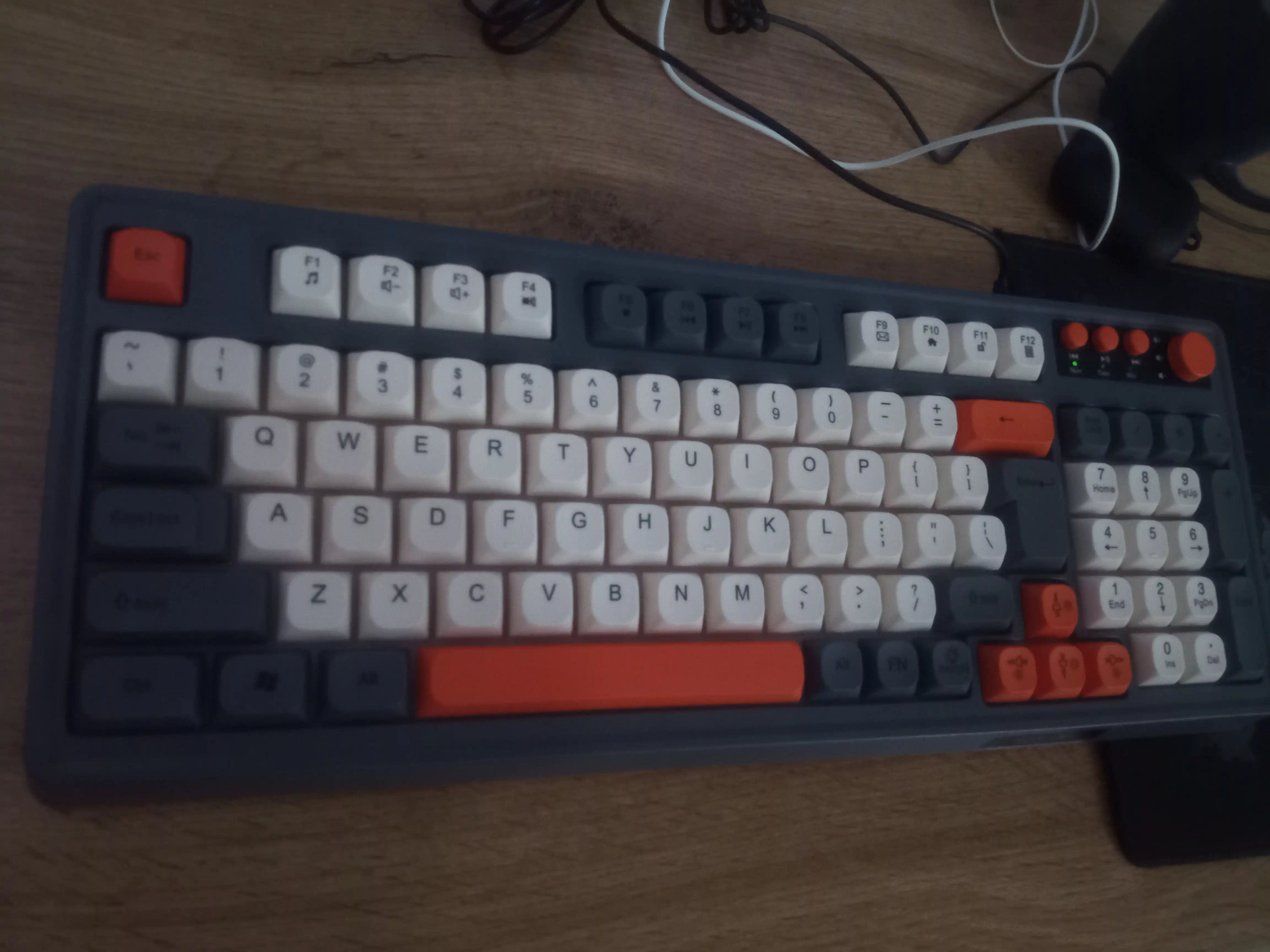 Игровая клавиатура и мышь t-Wolf k16 /t16, в черно-белом