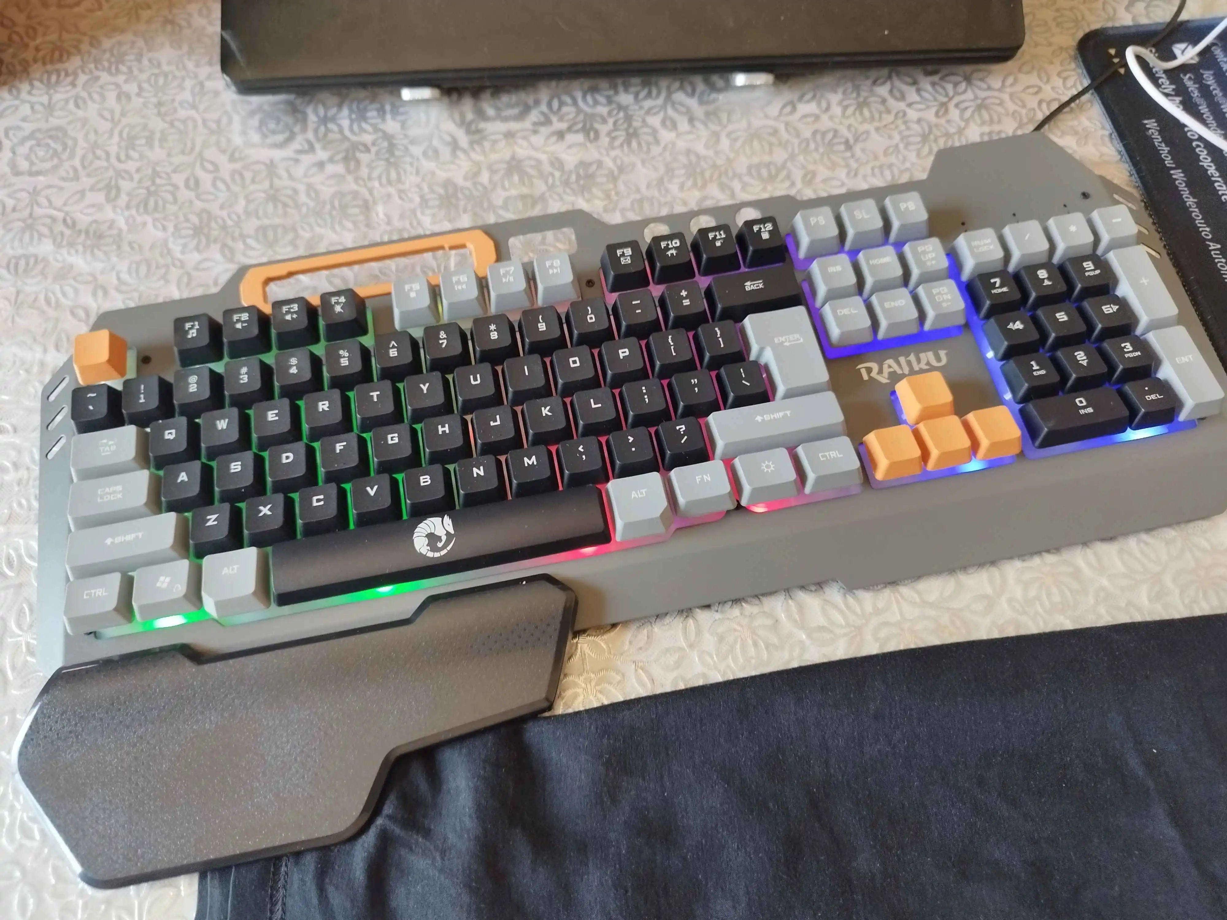 Игровая клавиатура и мышь t-Wolf k16 /t16, в черно-белом
