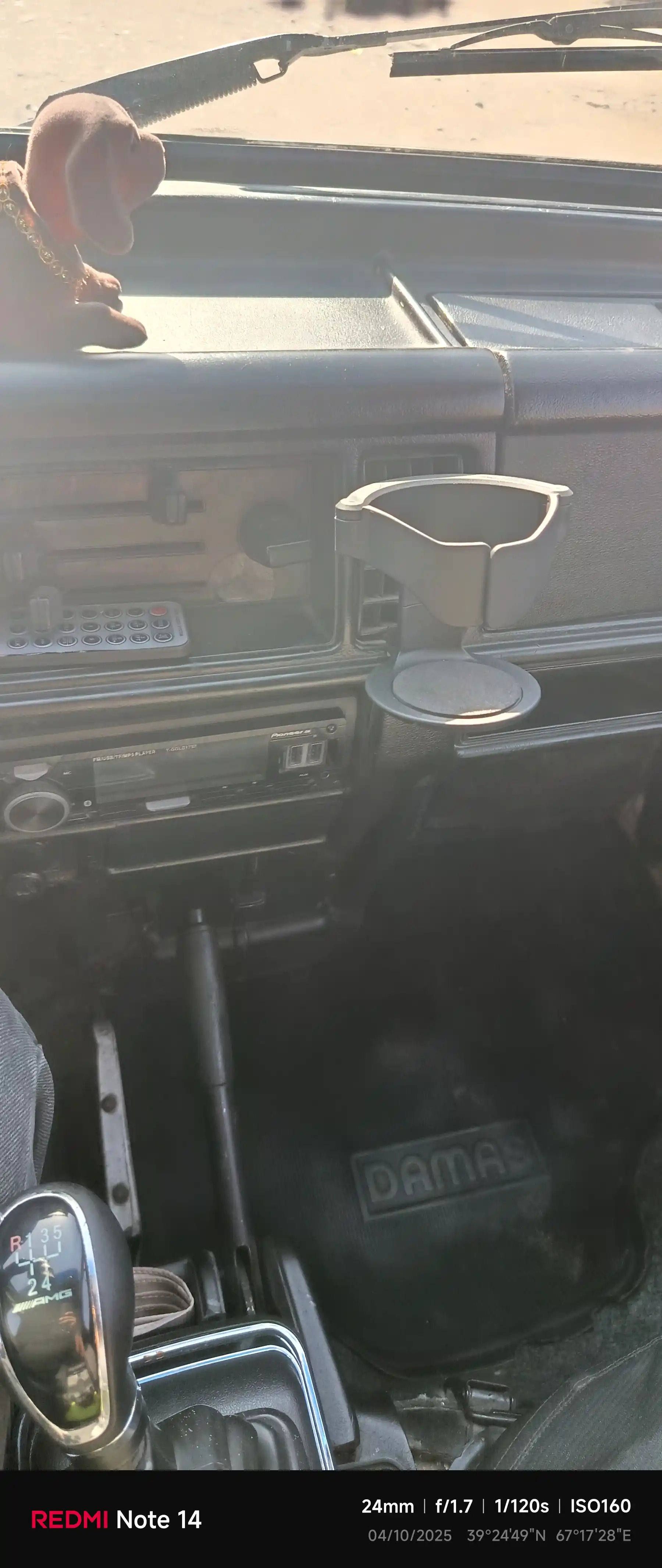 Universal avtomobil podstakannigi – stakan va butilka ushlagich