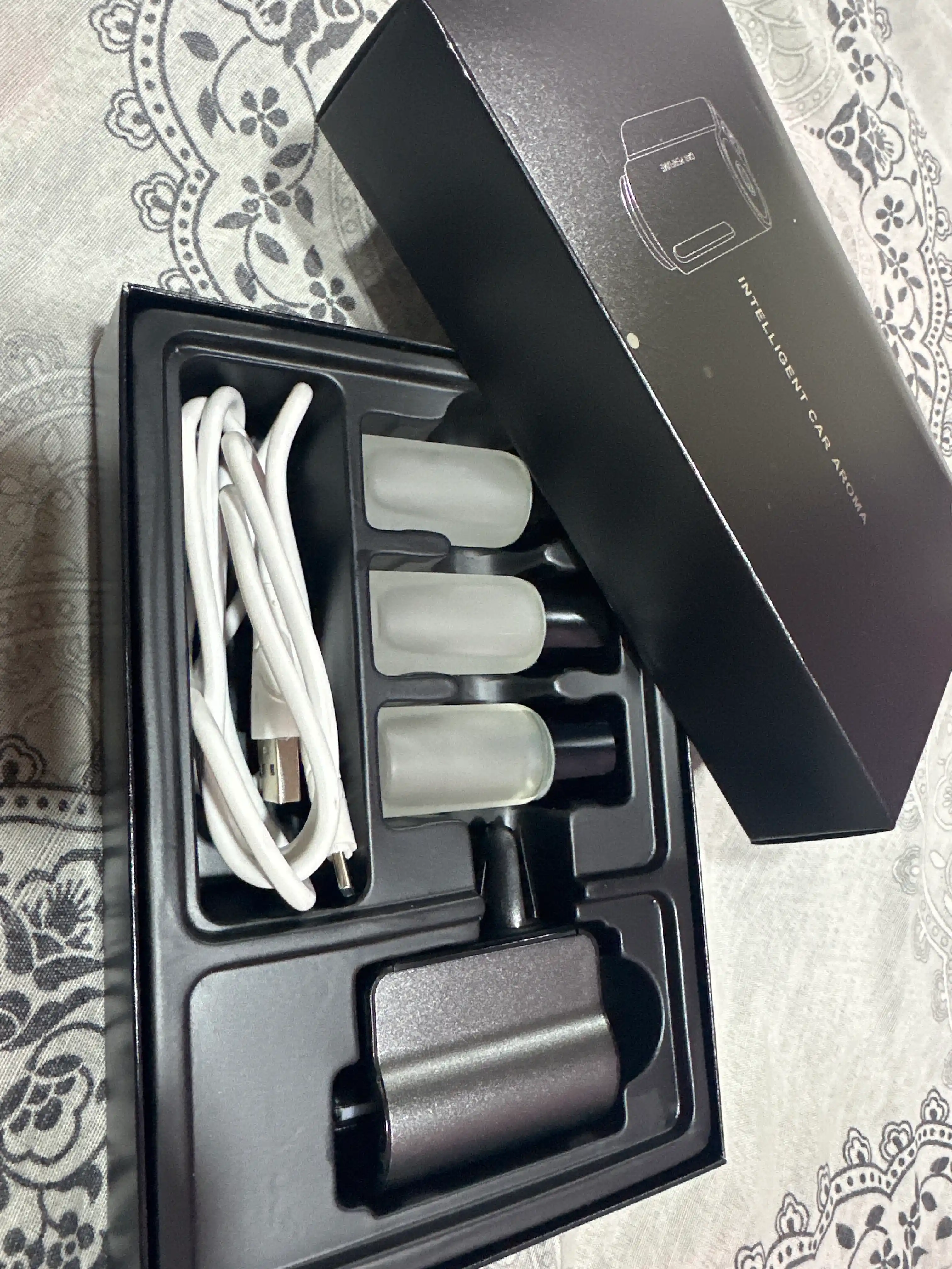 Avtomobil uchun avtomatik aqlli aromadiffuzeri, aromatizator, 3 ta aromatizator sovg'a