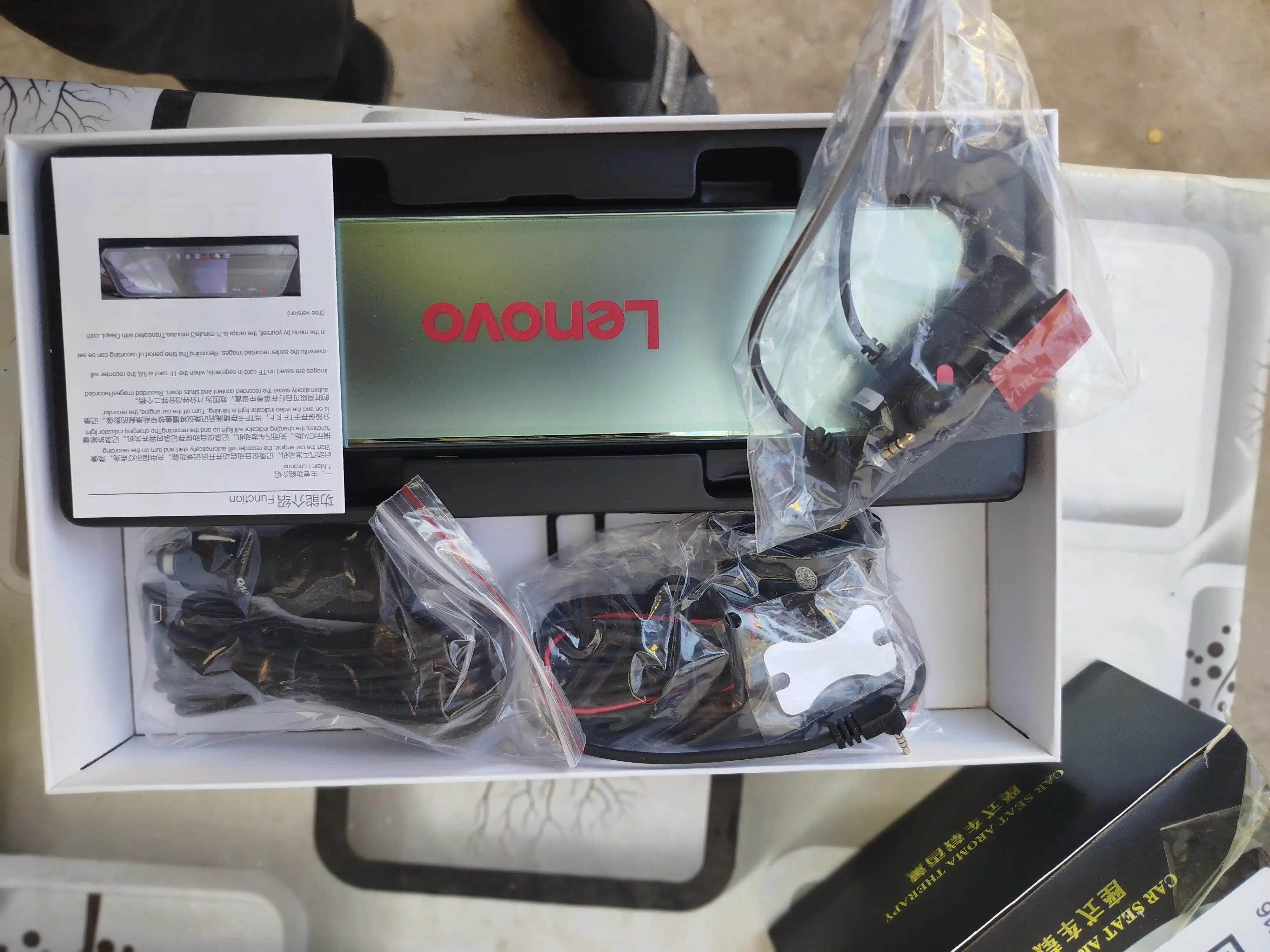 3 ta kamerali videoregistirator Lenovo, Wi-Fi orqali kuzatish va tungi rejimi bor