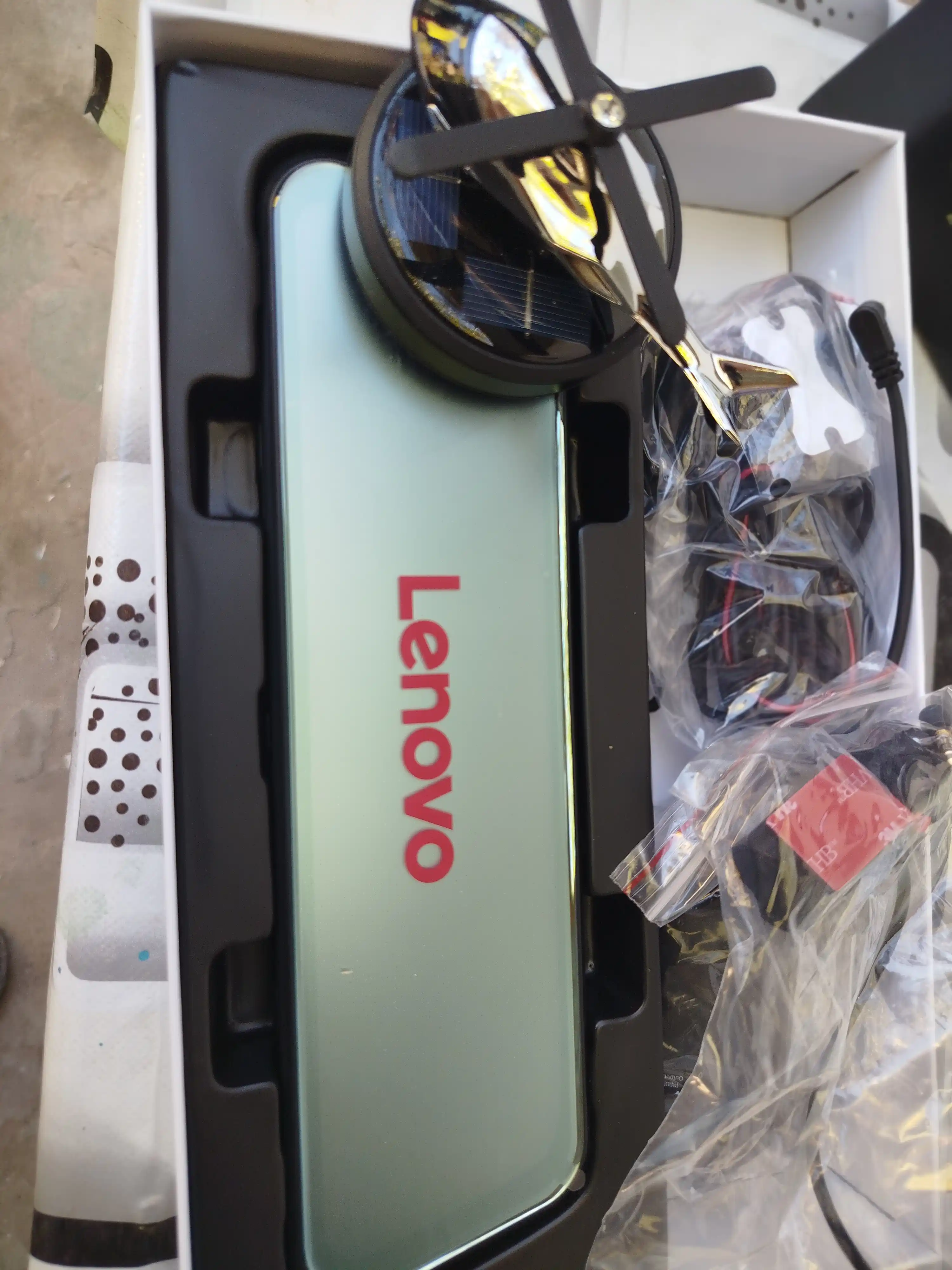 3 ta kamerali videoregistirator Lenovo, Wi-Fi orqali kuzatish va tungi rejimi bor