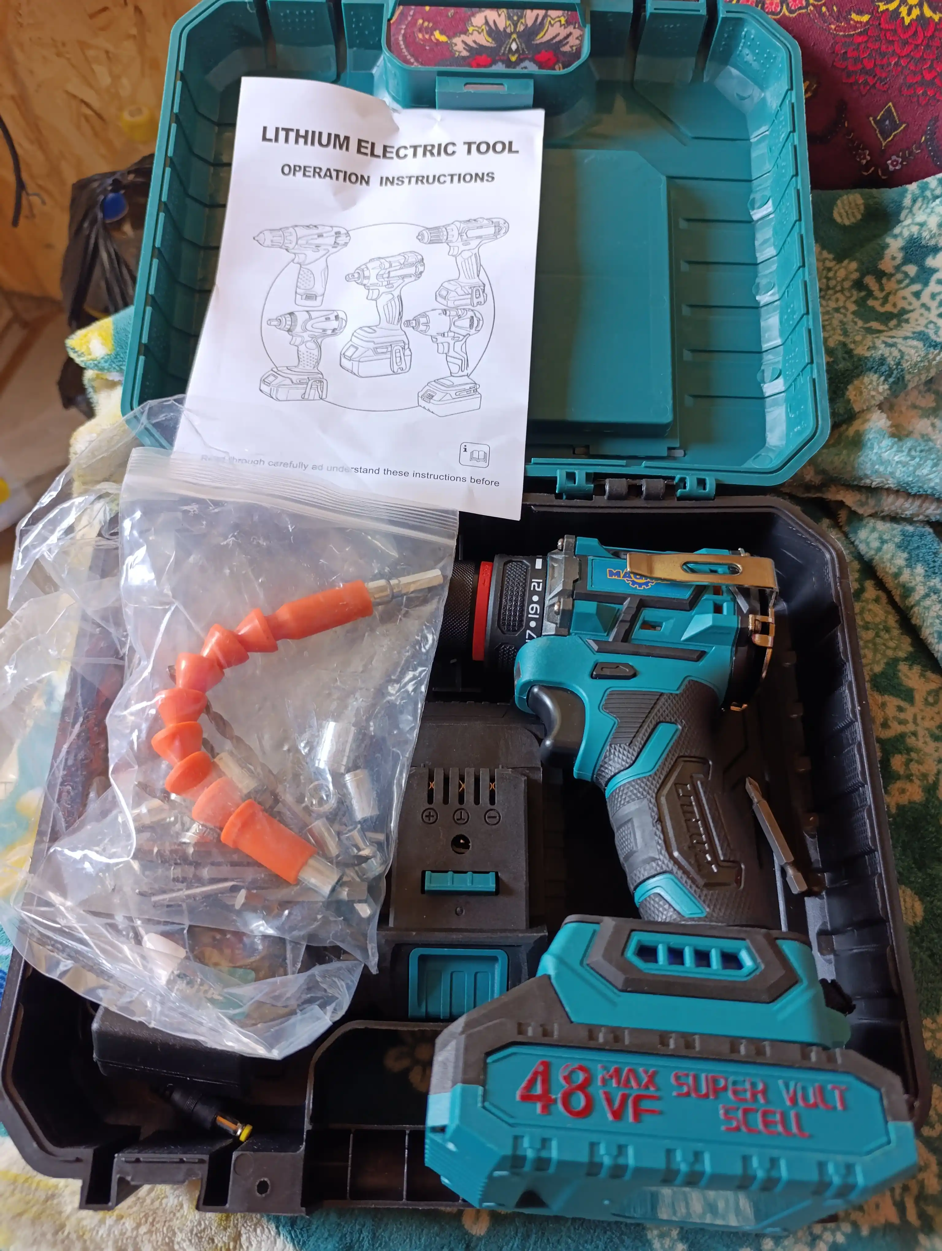 Professional shurupovert Makita, chotkasiz motor, akkumulyatorli,2 dona
