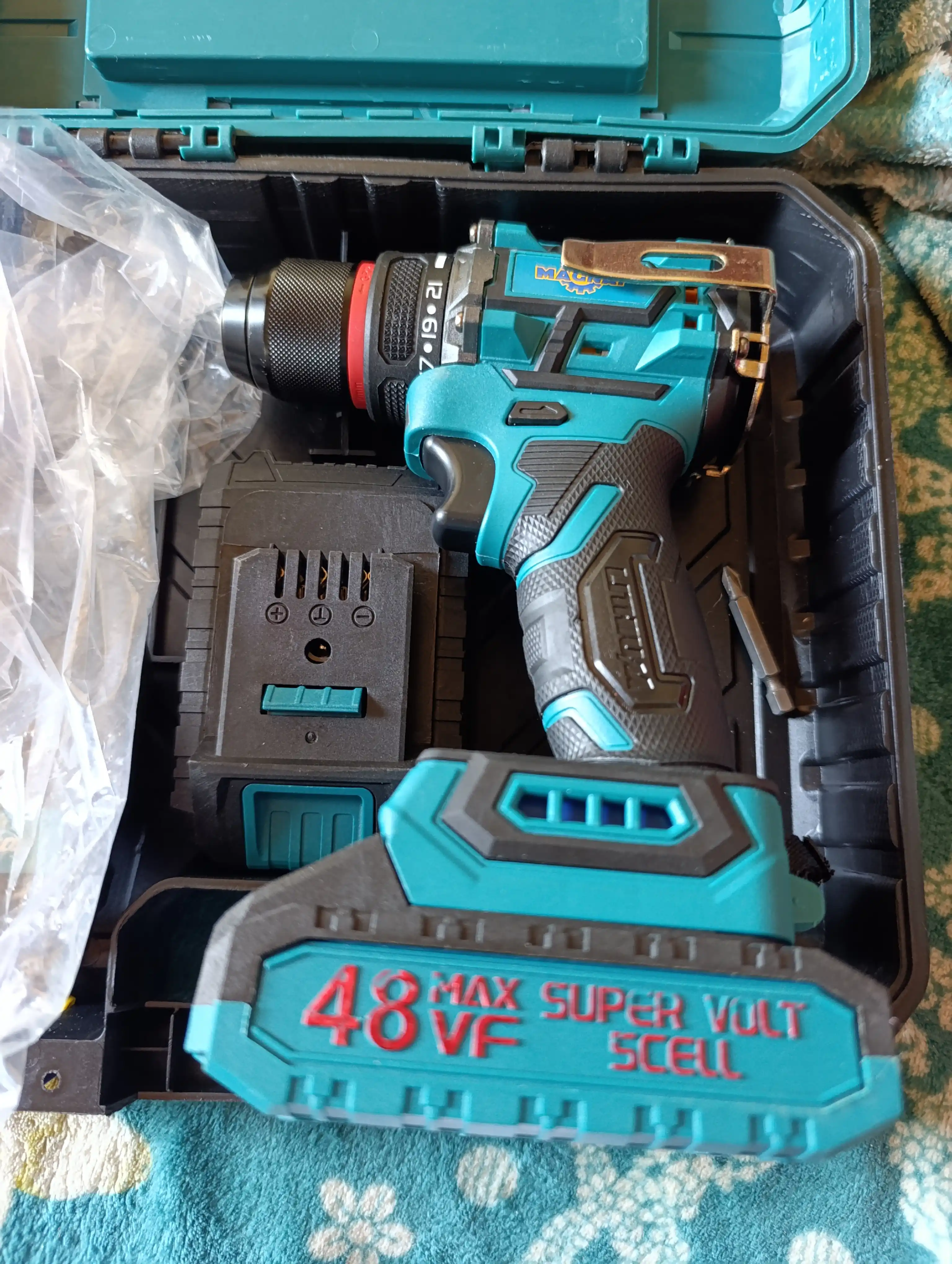 Professional shurupovert Makita, chotkasiz motor, akkumulyatorli,2 dona