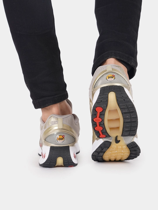 Erkaklar sport krossovkalari, Djordan, Air Max TN Plus, Nocta, Drake, oq, qora, tilla rang