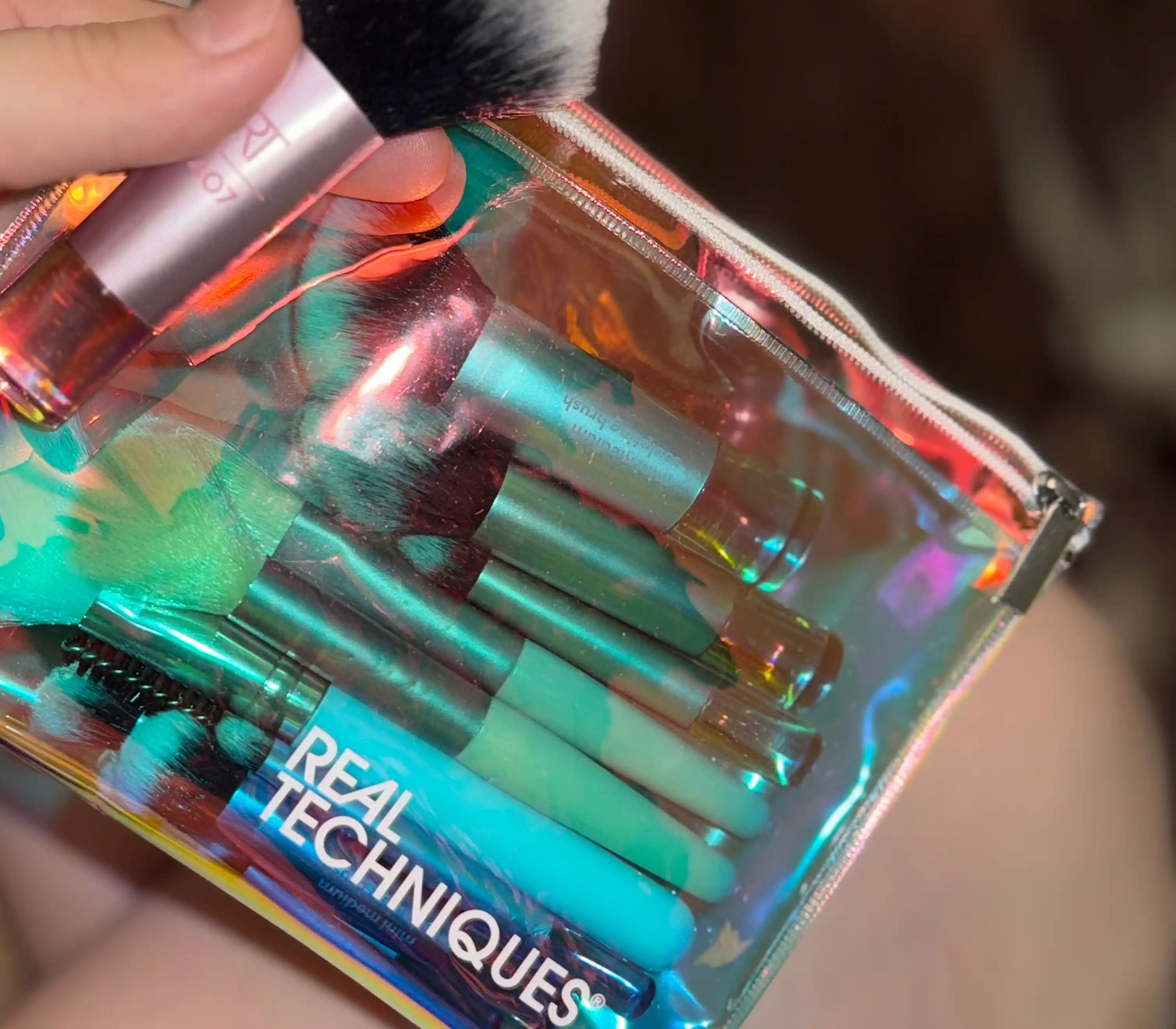 Real Techniques makiyaj uchun gubkali kosmetik cho‘tkalar to‘plami. Pardoz uchun kistochka