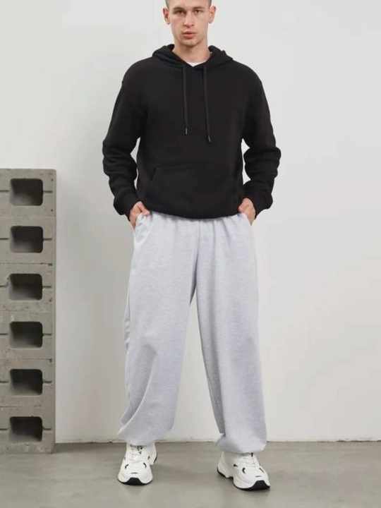 Erkaklar uchun keng sport shim