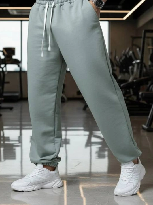 Erkaklar uchun keng sport shim
