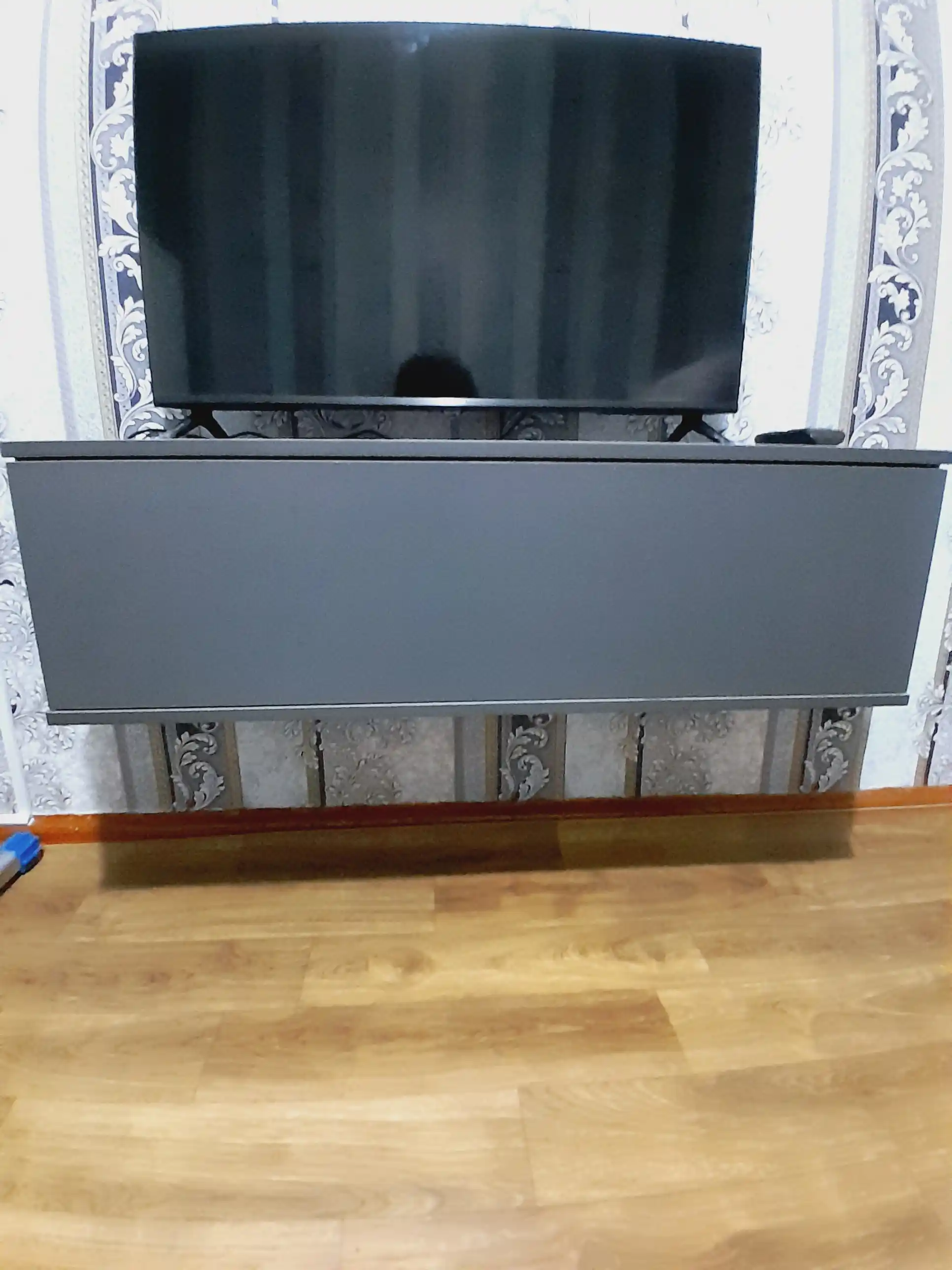 Ofis, televizor va interyer uchun mebel  