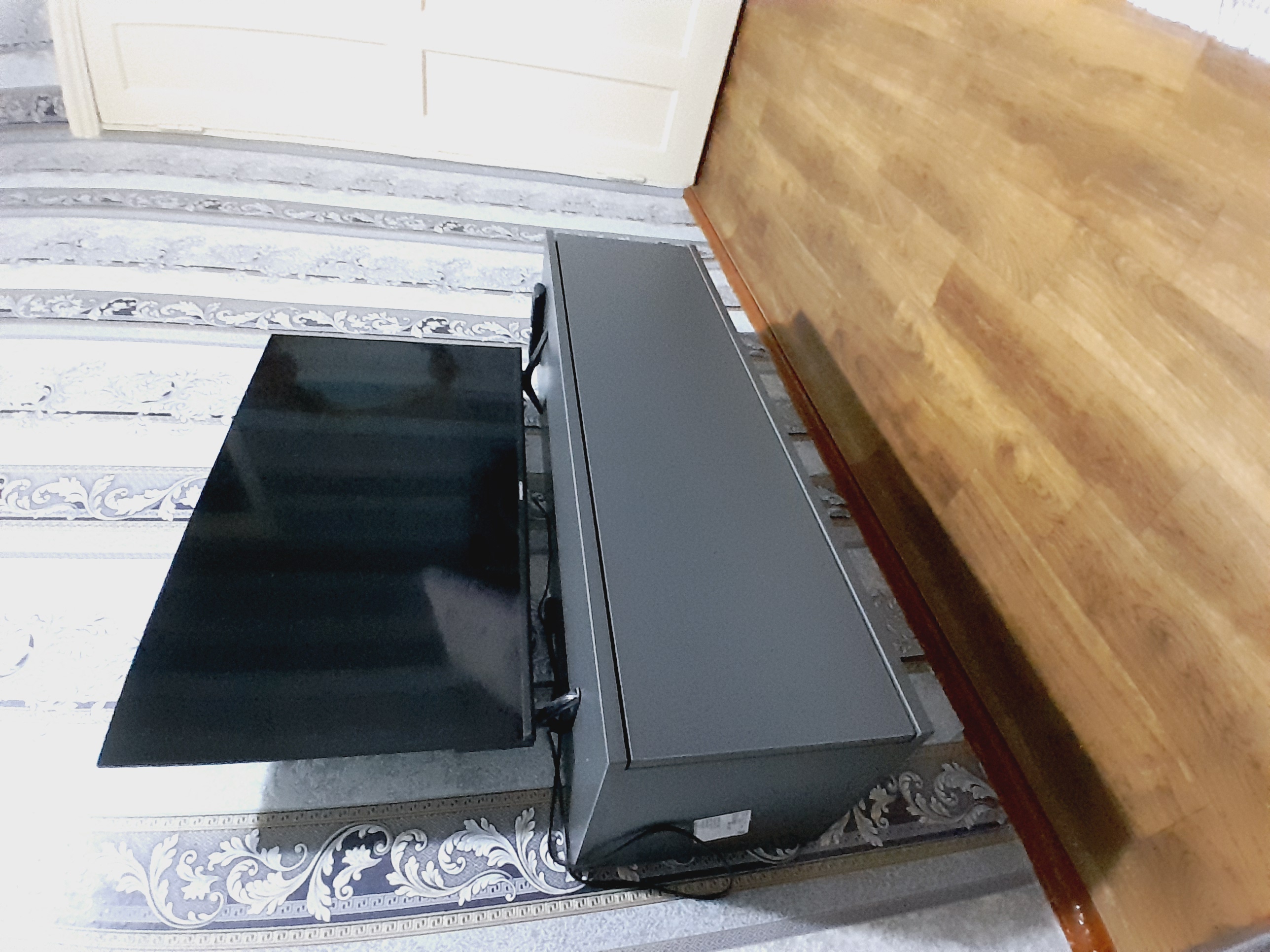 Ofis, televizor va interyer uchun mebel  