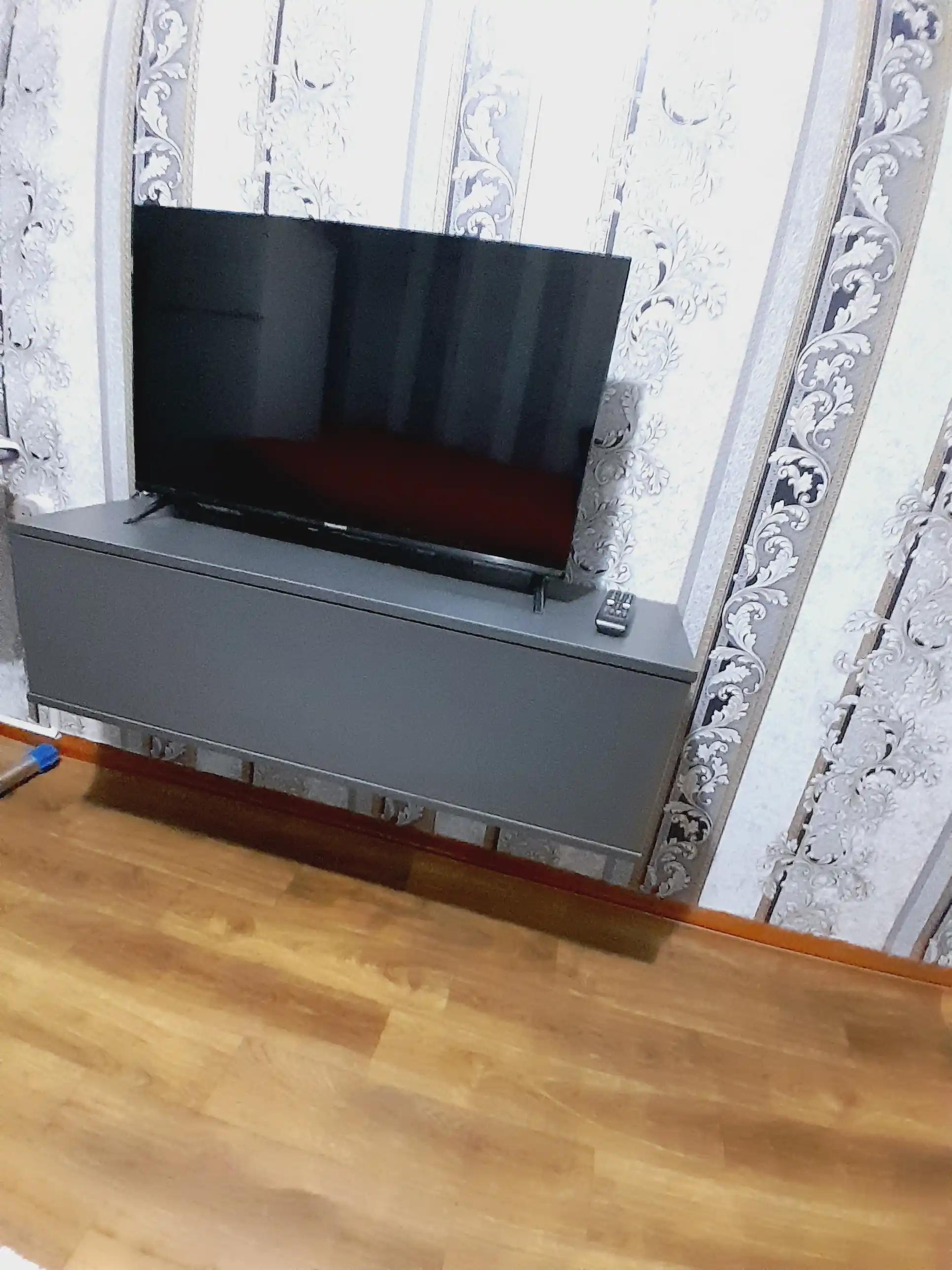 Ofis, televizor va interyer uchun mebel  