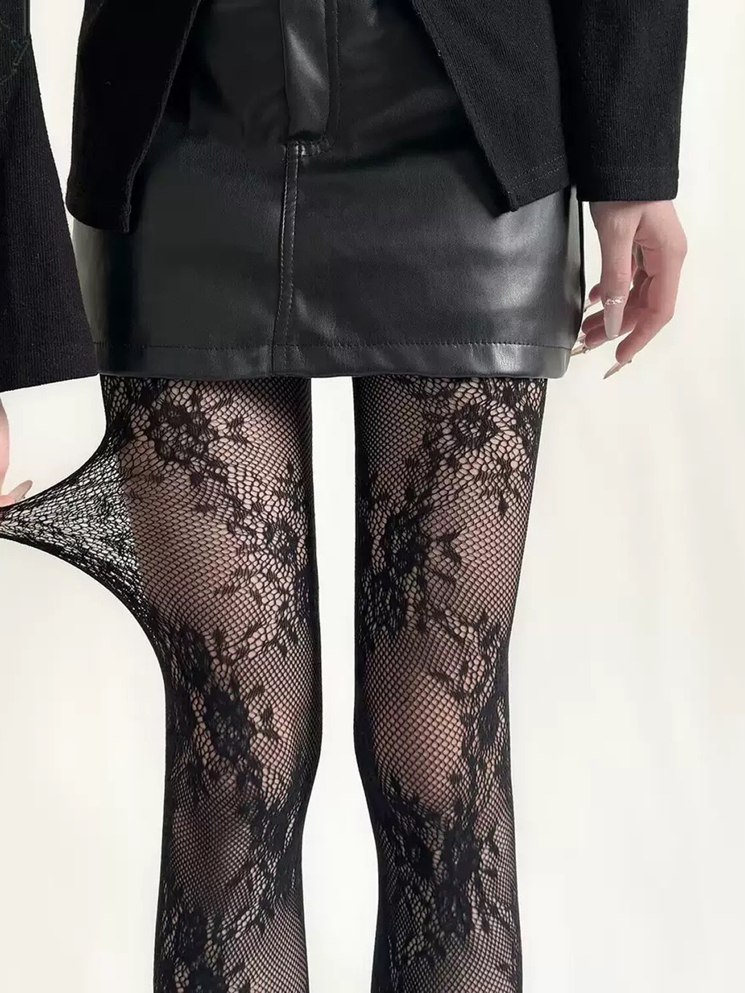 Ханымдар секс таптат челен аяқтары Үйдегі секс фотогалереясы