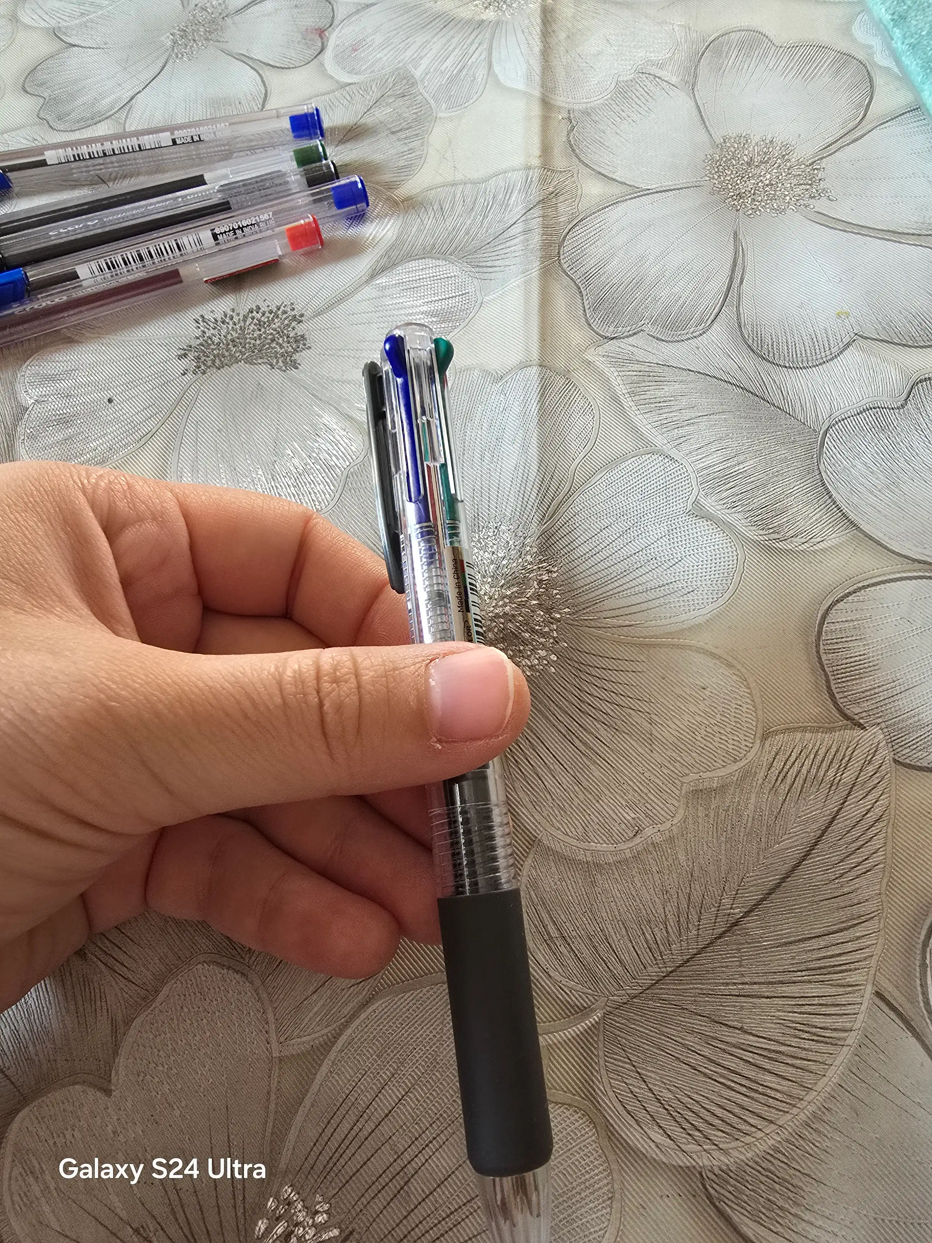 Deli EQ182 sharikli ruchkasi, 4 xil rangda, 0,7 mm