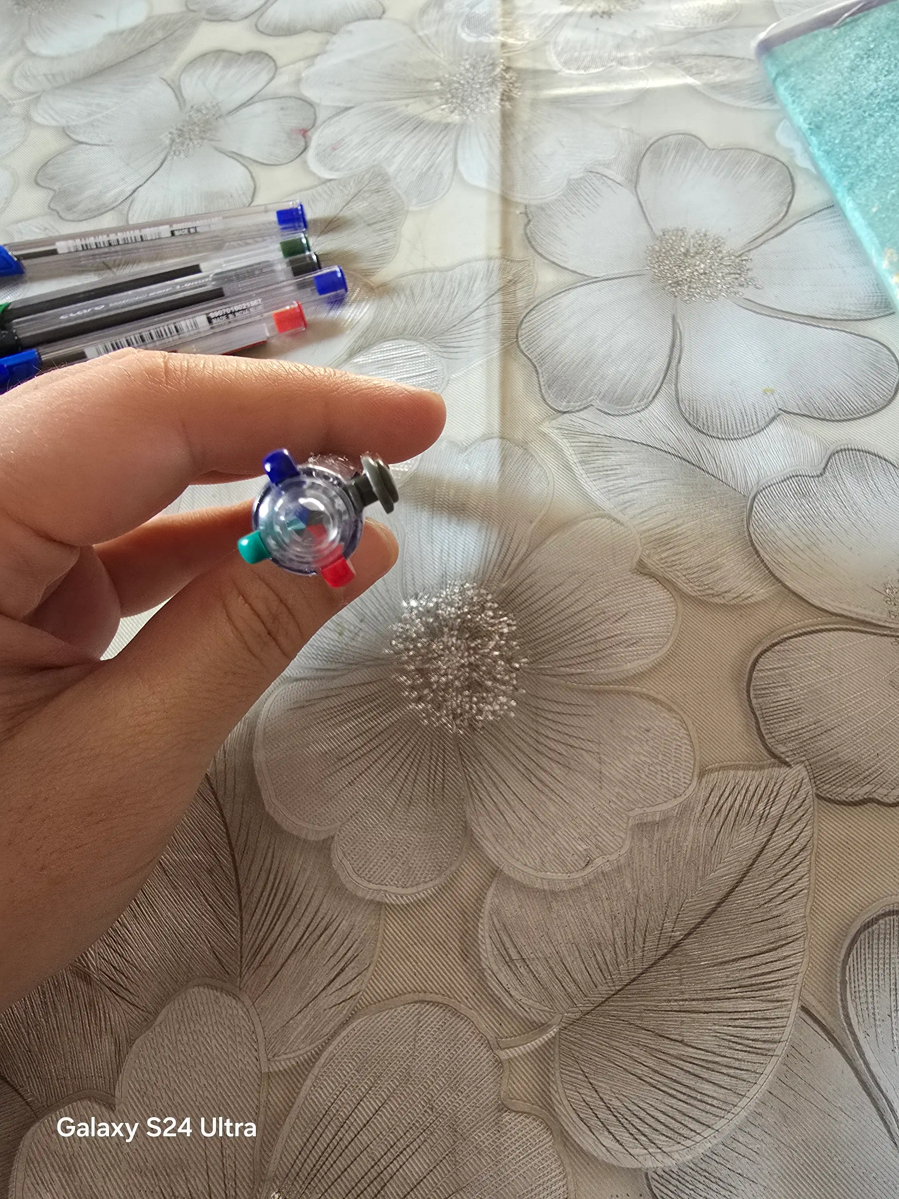 Deli EQ182 sharikli ruchkasi, 4 xil rangda, 0,7 mm