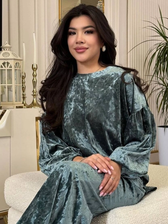 Uy kostyumi, velyur, Sarah shimlari bilan, S