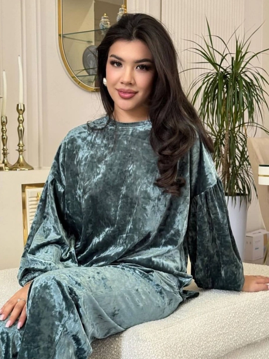 Uy kostyumi, velyur, Sarah shimlari bilan, S