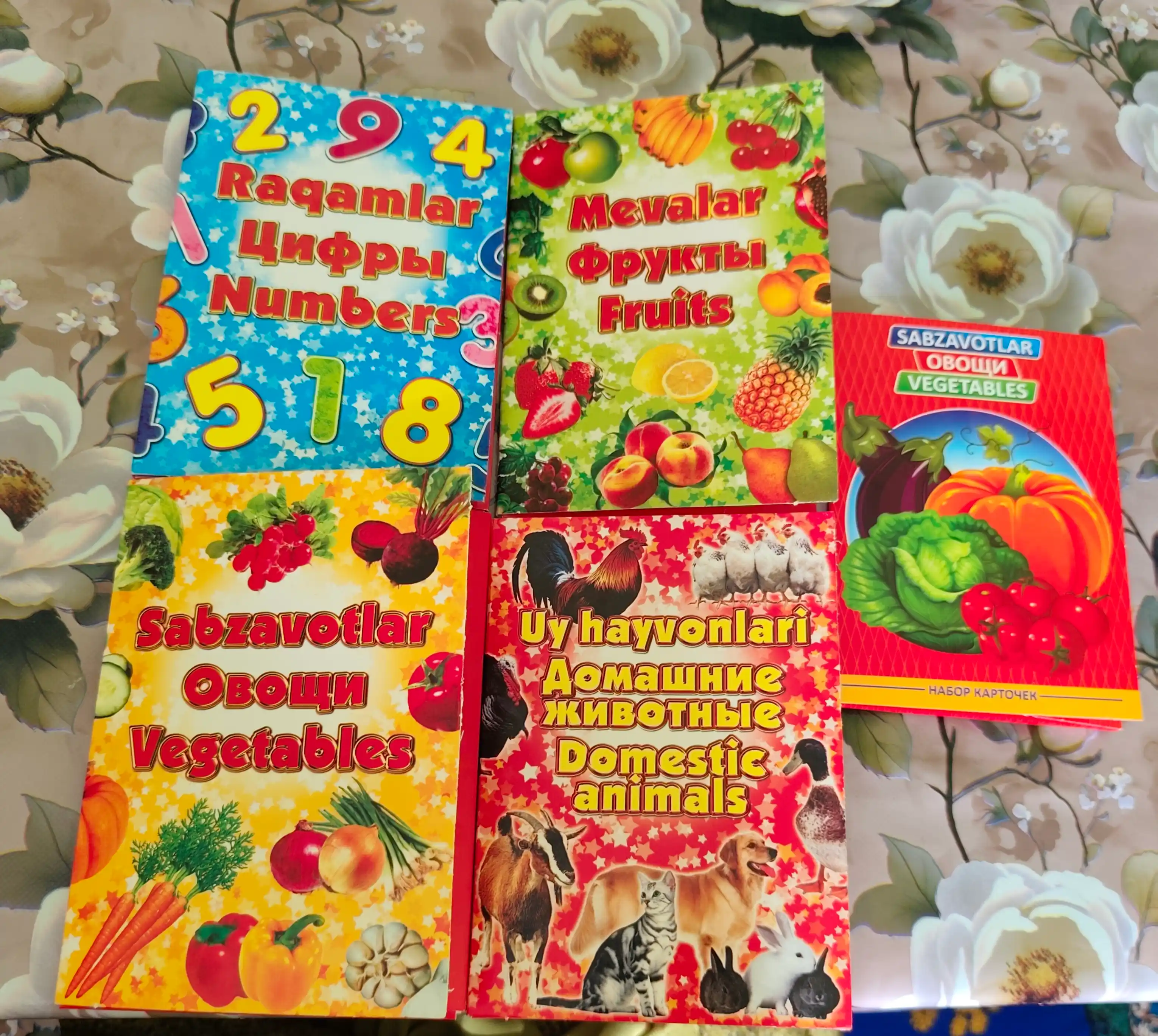 Bolalar uchun rivojlantiruvchi kartalar, alifbo, uy hayvonlar, sabzavotlar, raqamlar