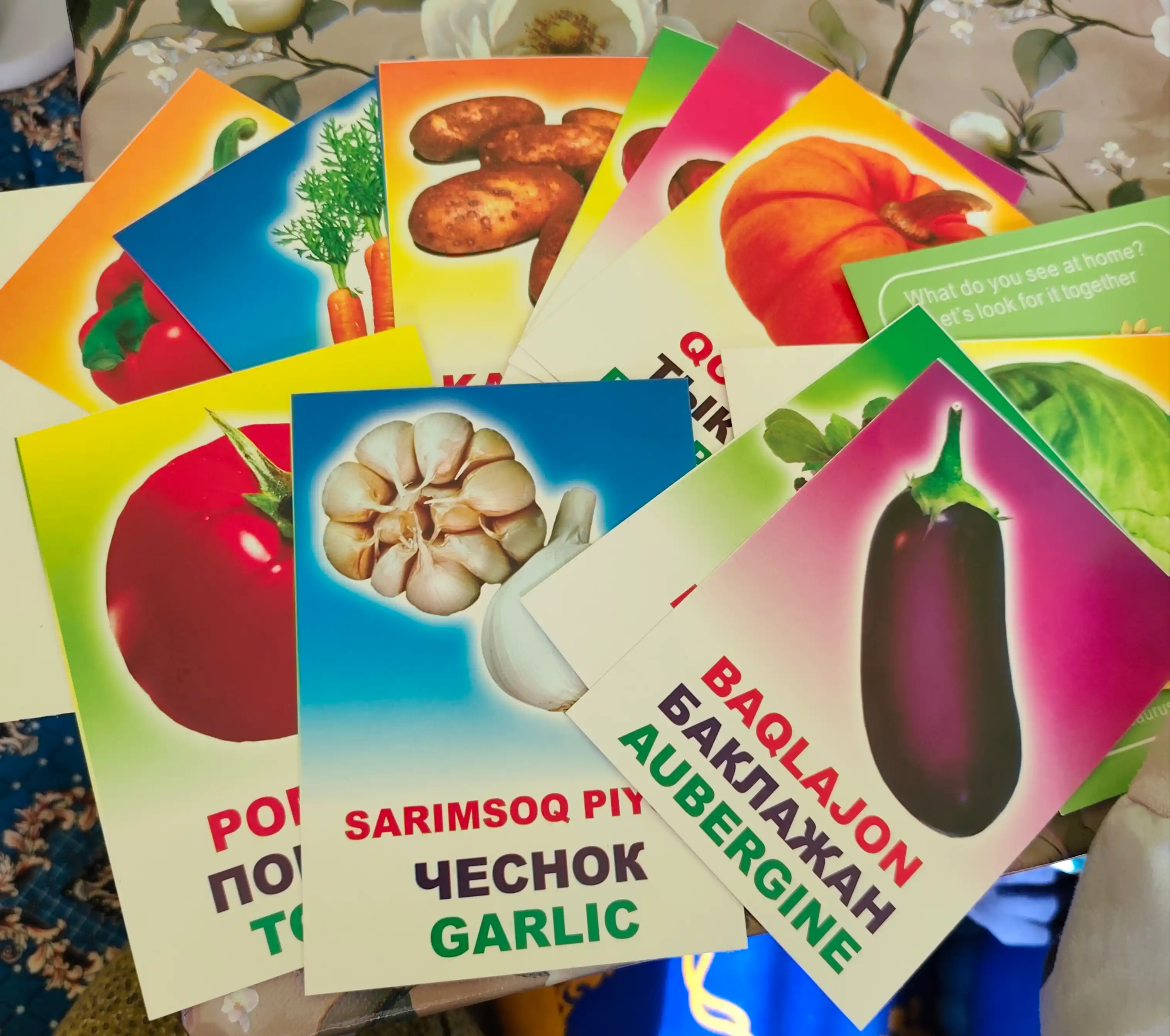 Bolalar uchun rivojlantiruvchi kartalar, alifbo, uy hayvonlar, sabzavotlar, raqamlar