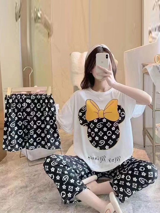 Ayollar pijamasi, 3 tasi 1 da - shortik, shim va futbolka, ayollar uchun uy kiyimi