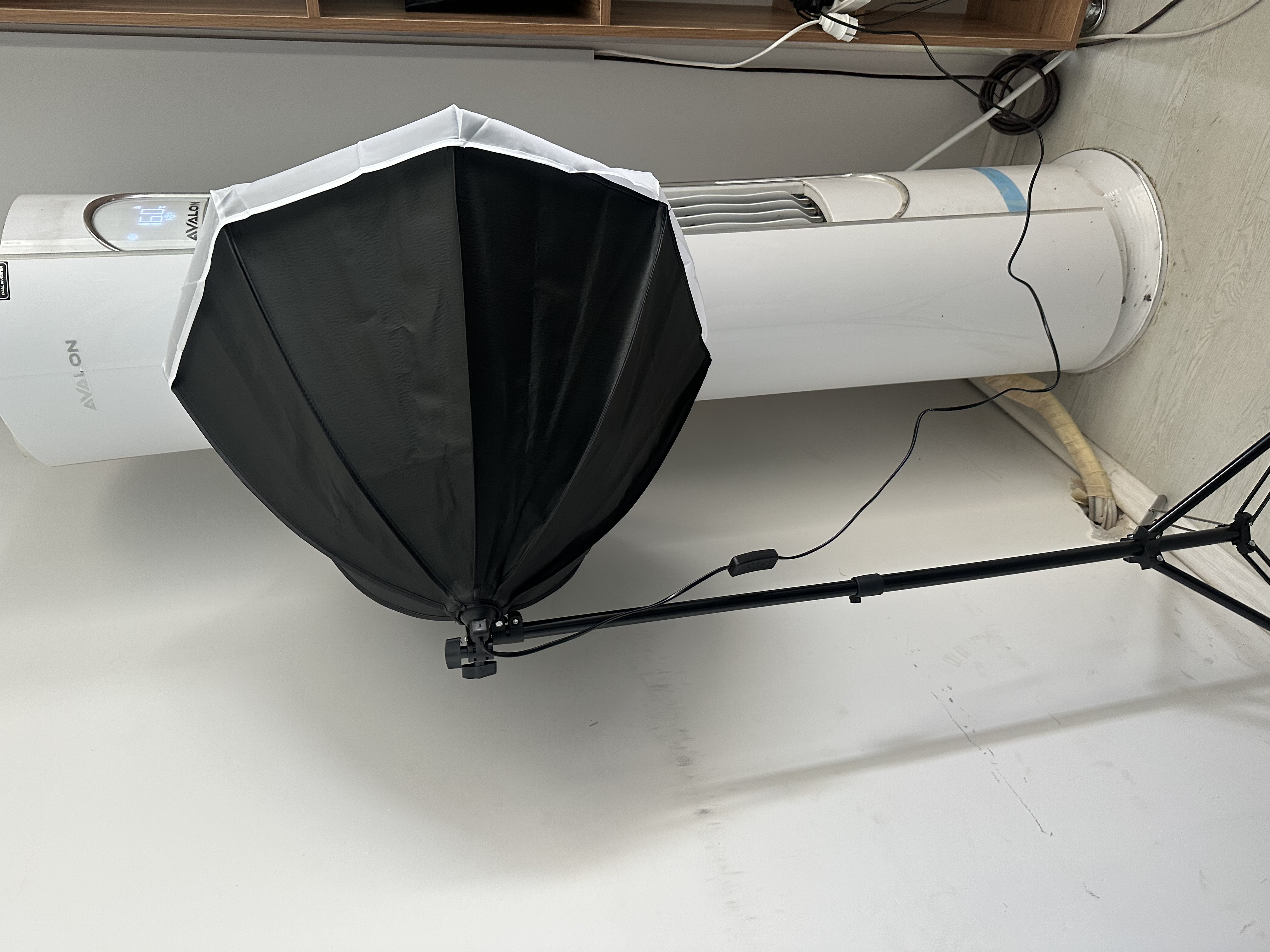 Dumaloq softbox, lampa, ustun, pult
