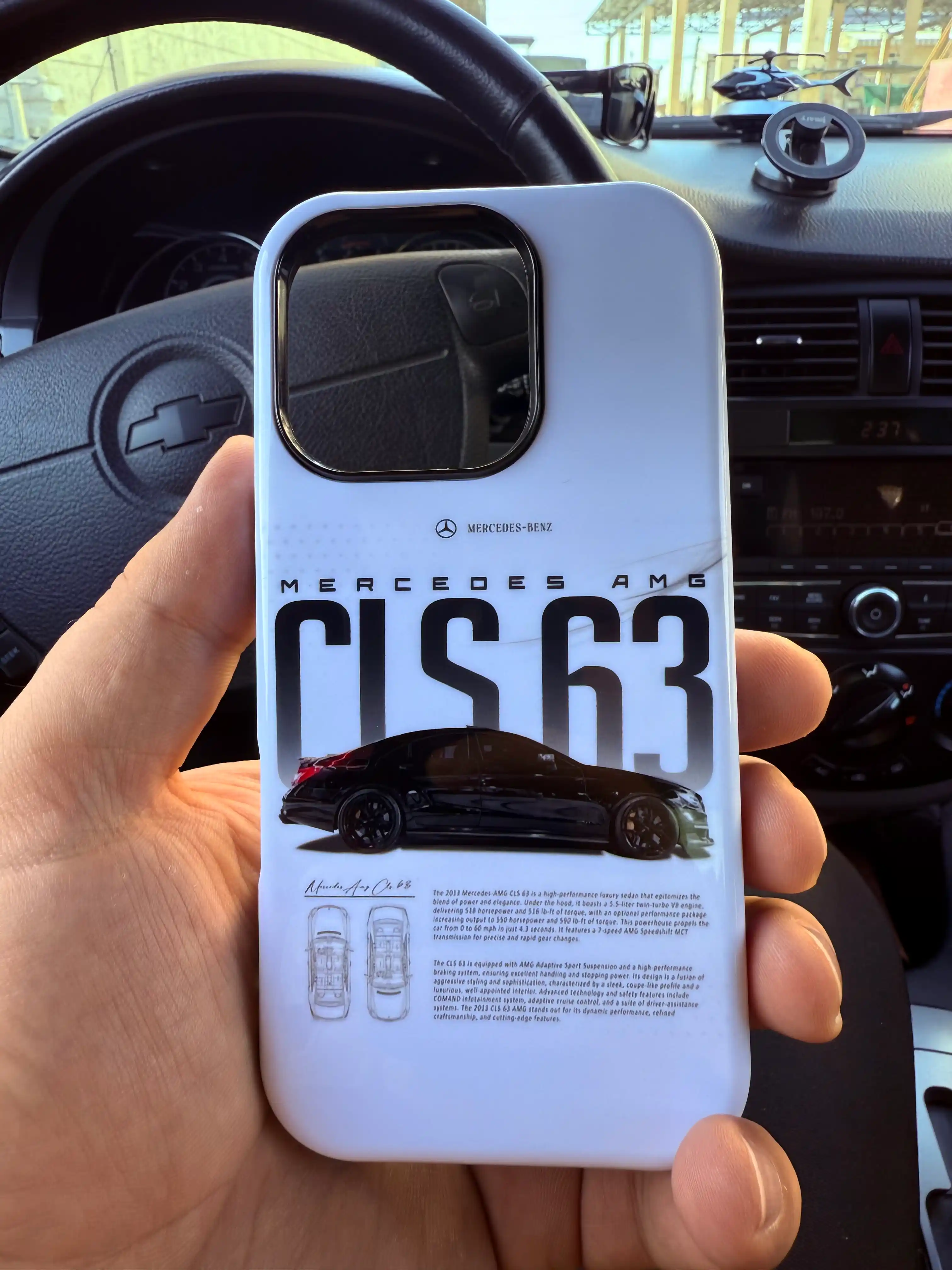 Чехол на iPhone с дизайном автомобиля