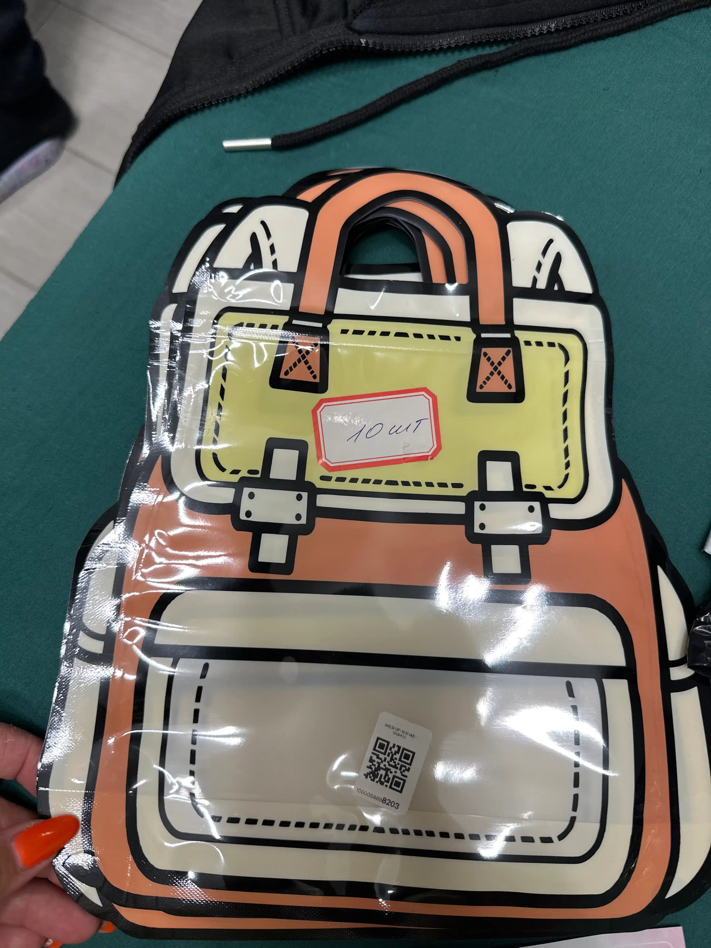 Maktab va bog‘cha uchun sovg‘a paketlari — shirinlik va pechenyelar uchun paket. 28x24sm