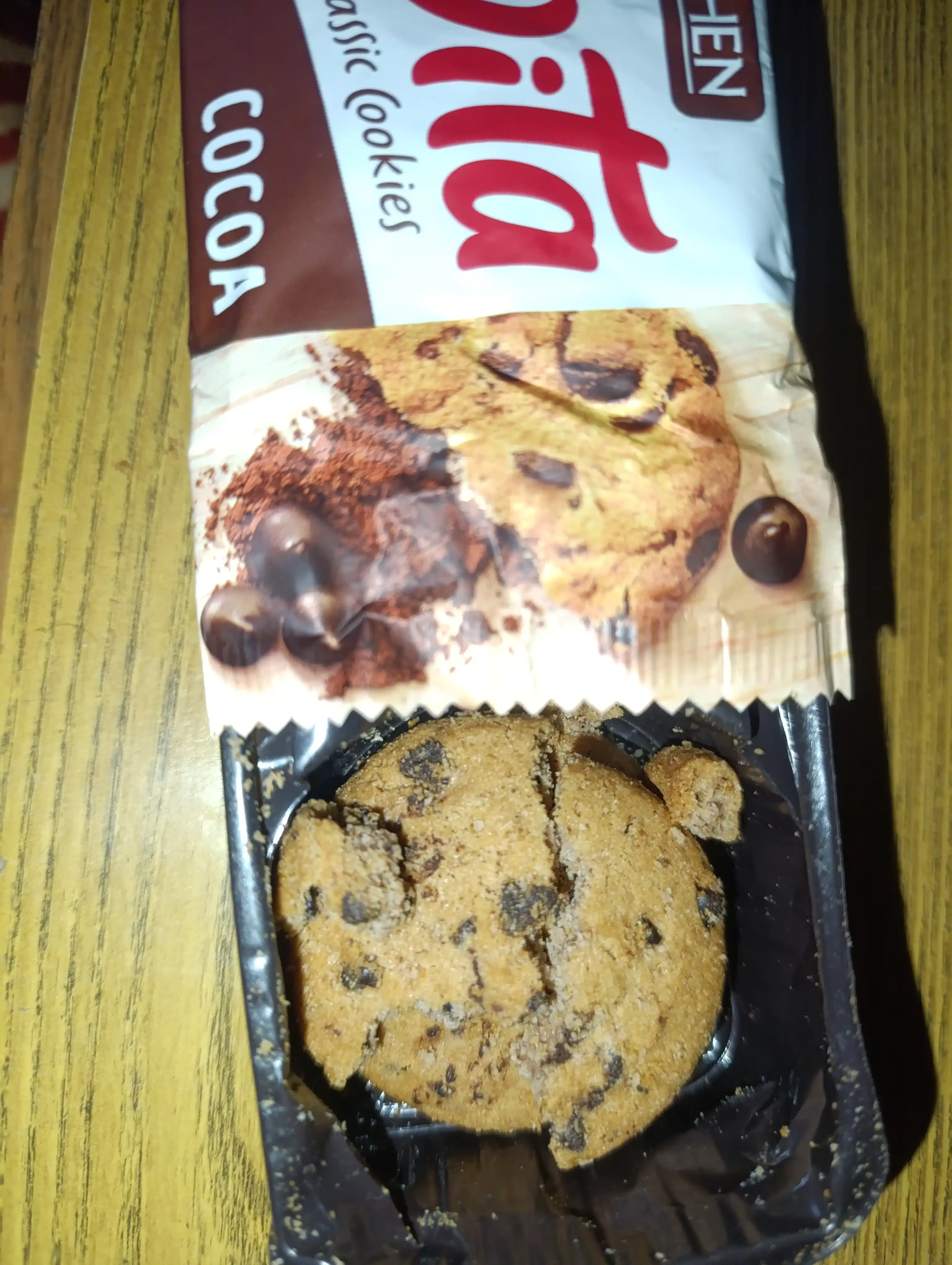 Pechenye Lovita Classic Cookies, glazurli bo'laklar, 150 g