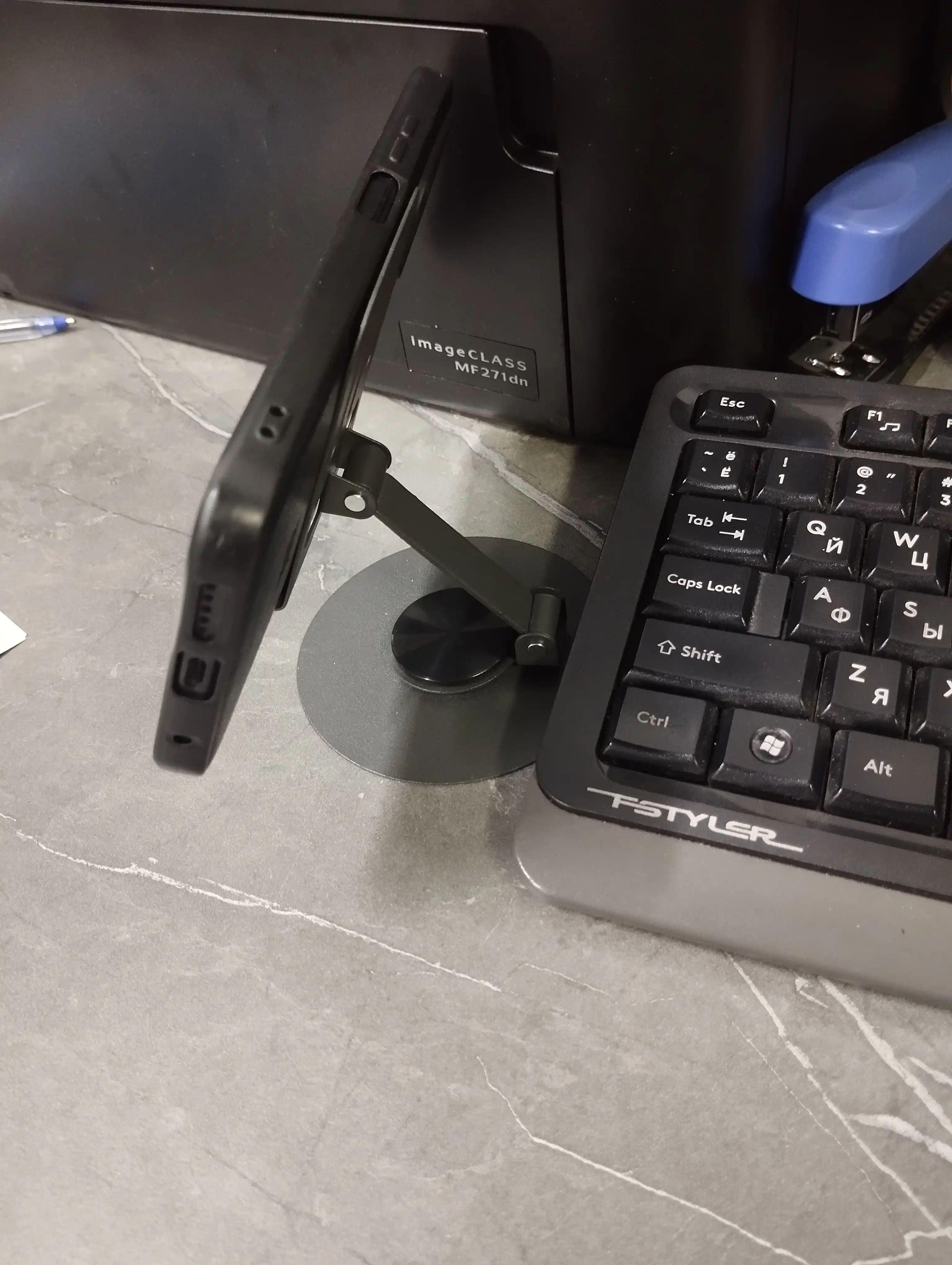 Telefon va planshetlar uchun metall tutqich, 360 darajaga aylanadi, taglik