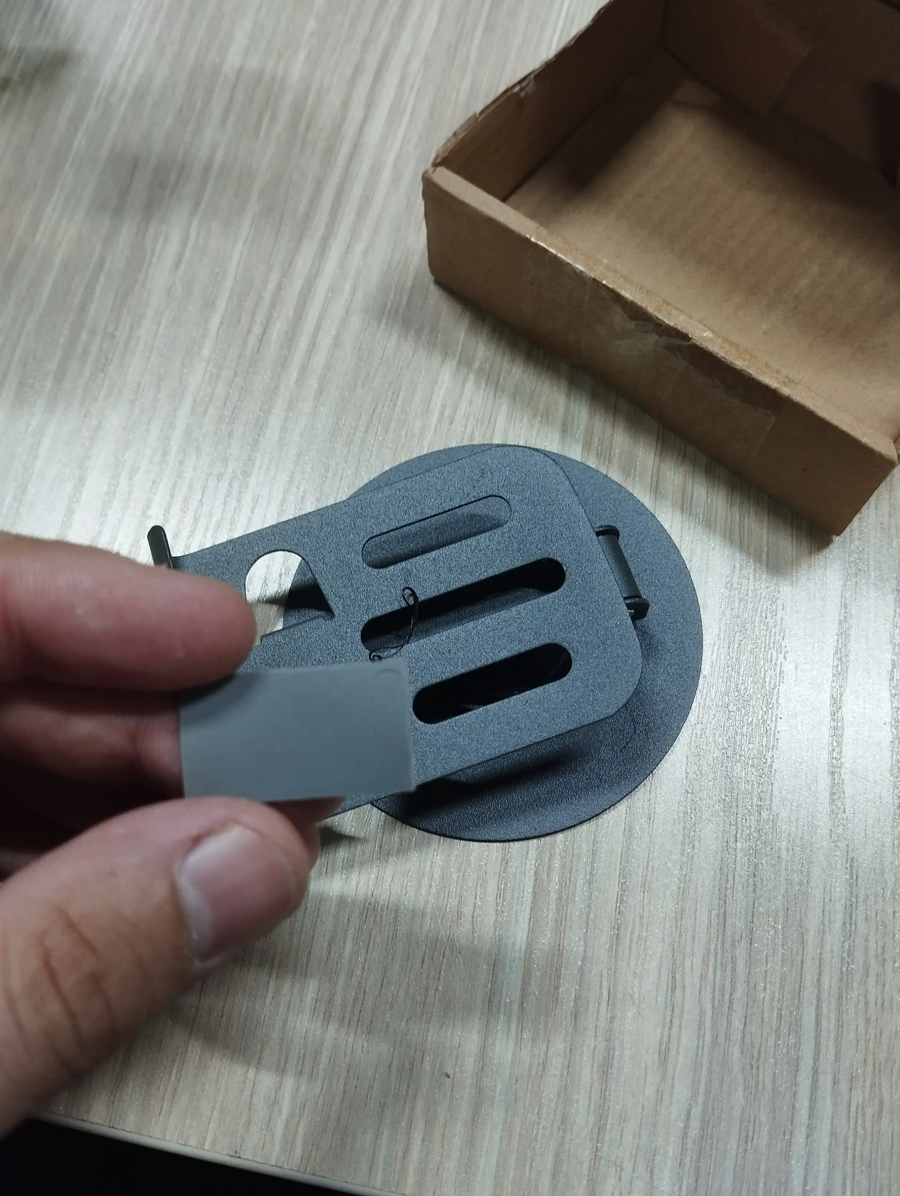 Telefon va planshetlar uchun metall tutqich, 360 darajaga aylanadi, taglik