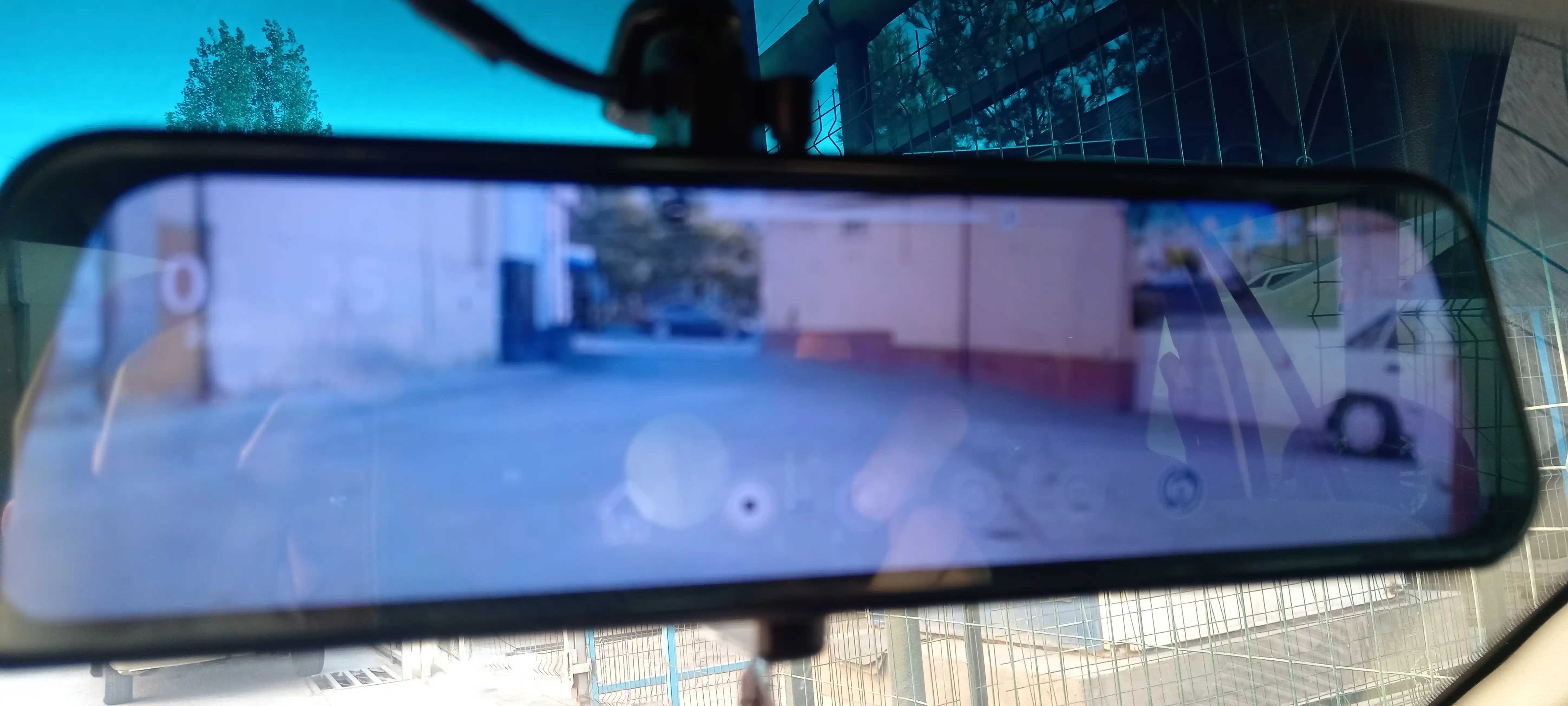 To'liq ekranli videoregistrator barcha turdagi avtomillar uchun Full HD 4K