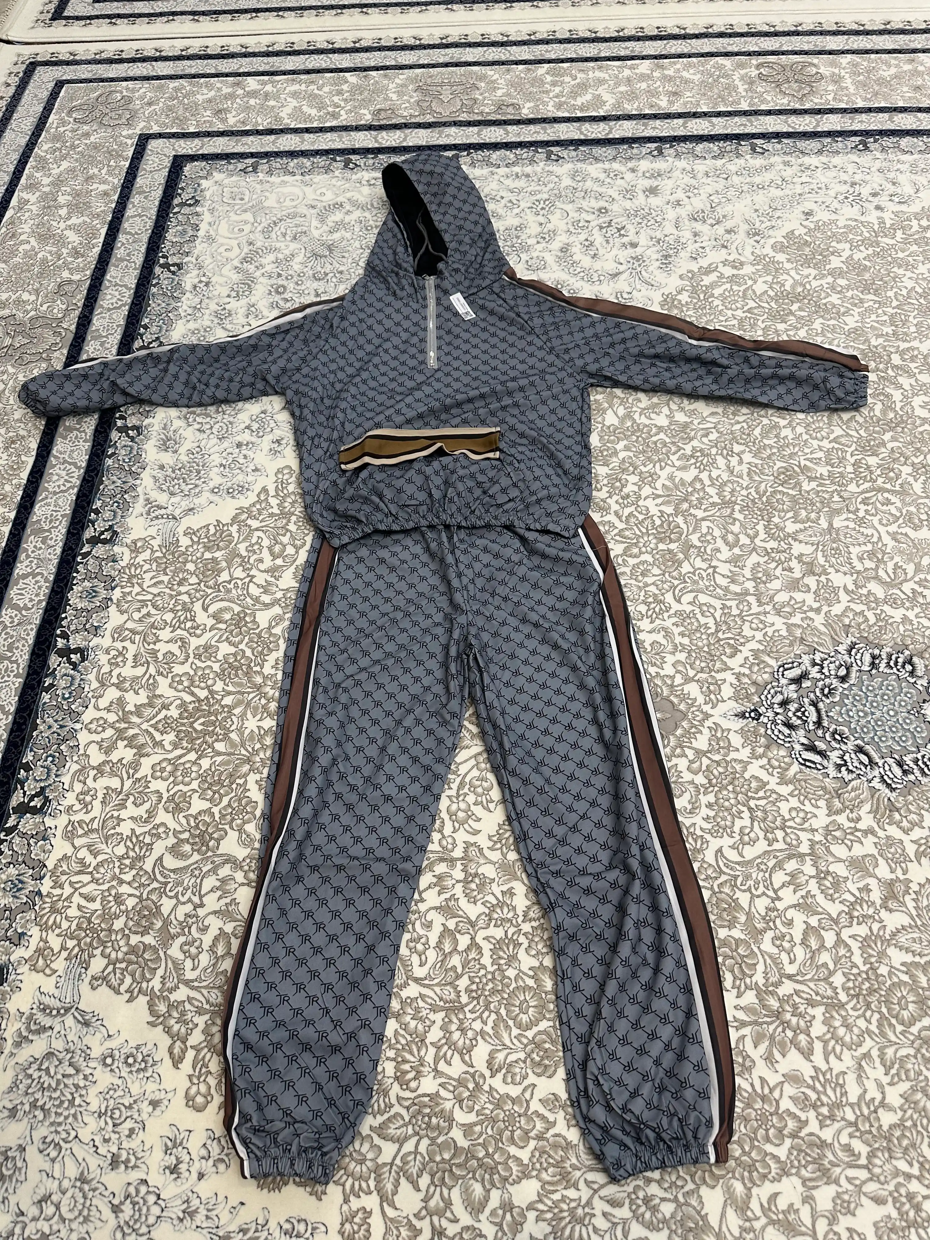 Ayollar sport kostyumi