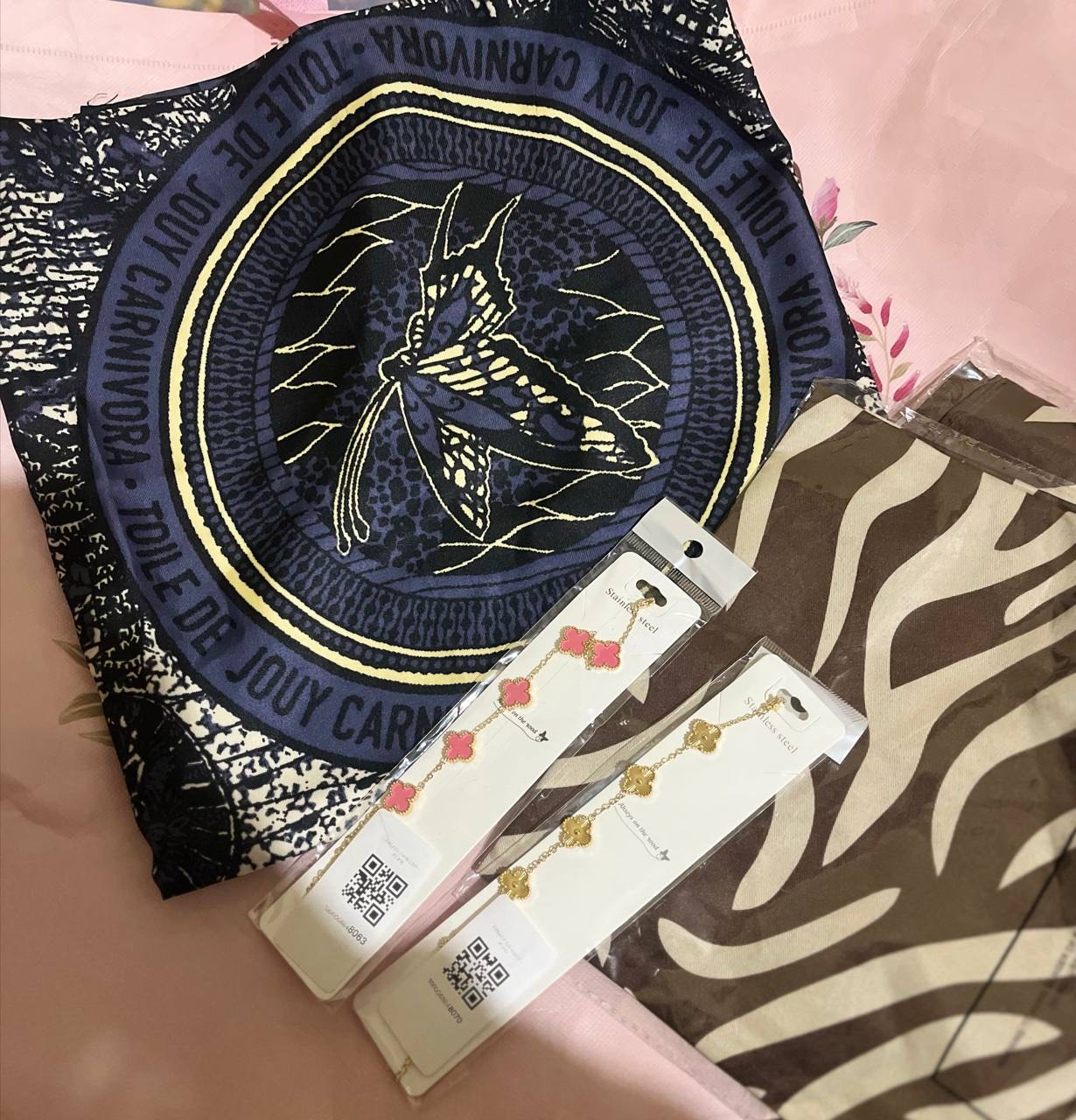 Dior ipak sharflari, hijoblar